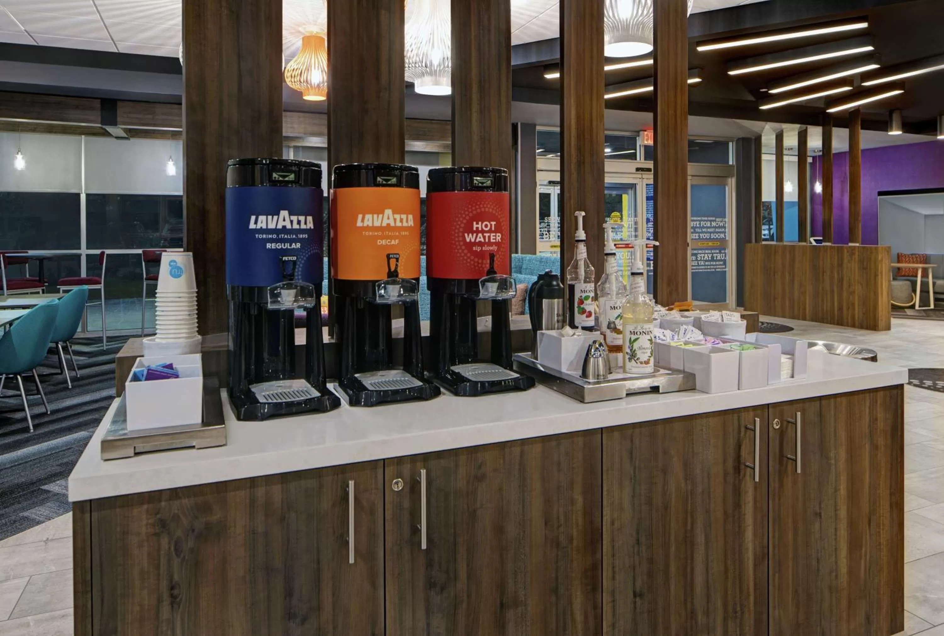 Dining area in Tru By Hilton Austin Airport, Tx