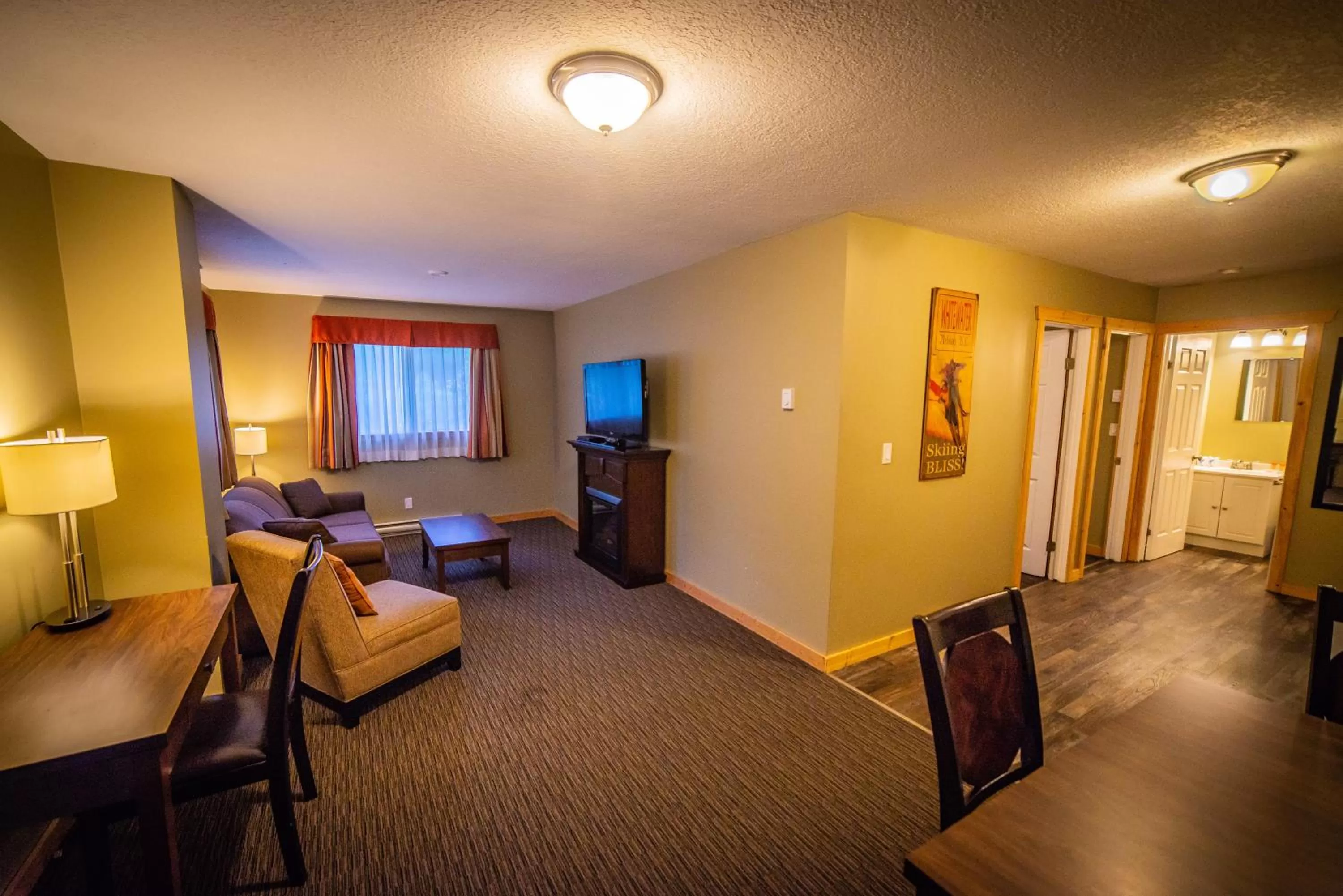 Photo of the whole room in Alpine Inn & Suites