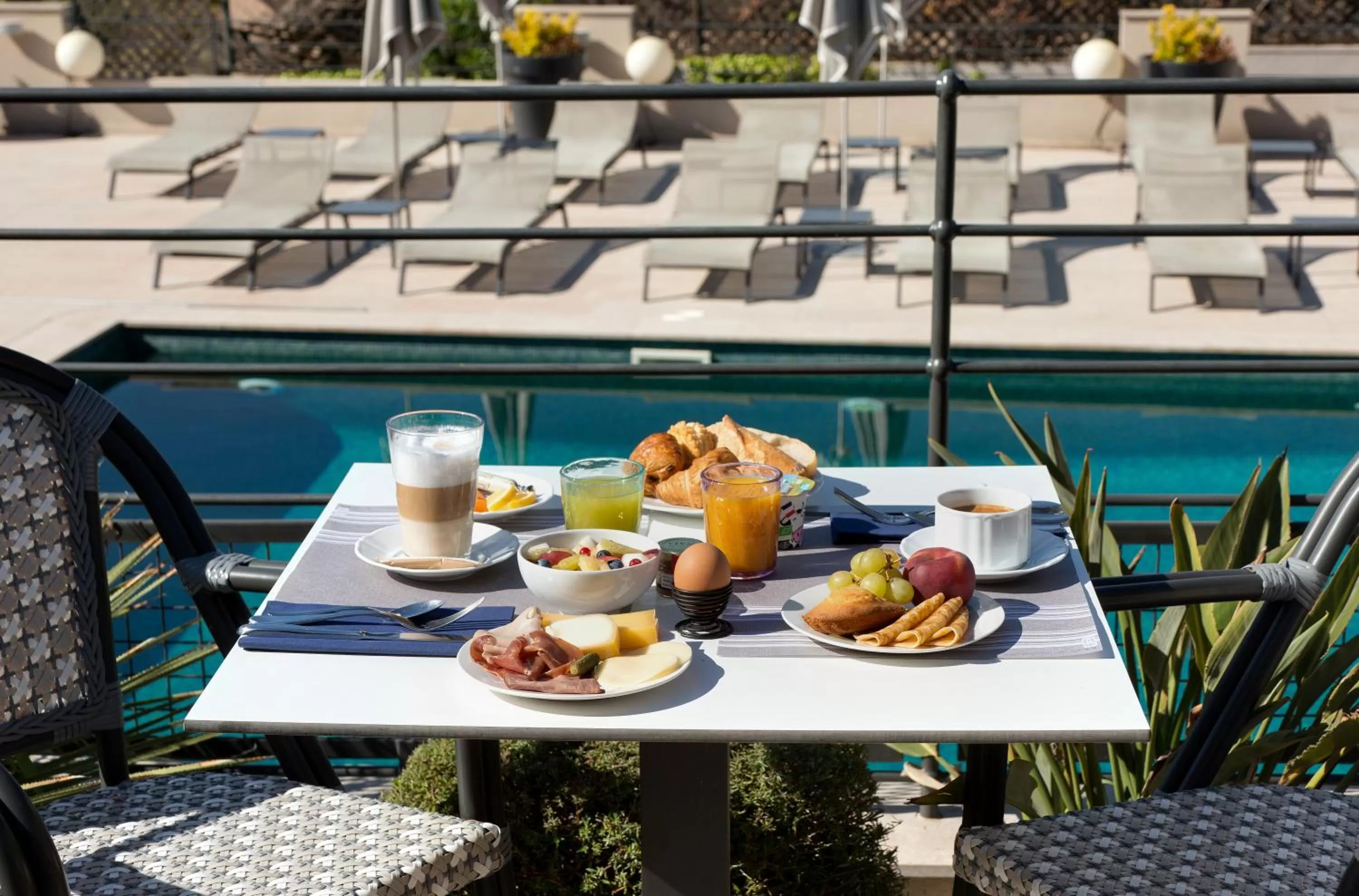 Breakfast in La Bastide de Biot