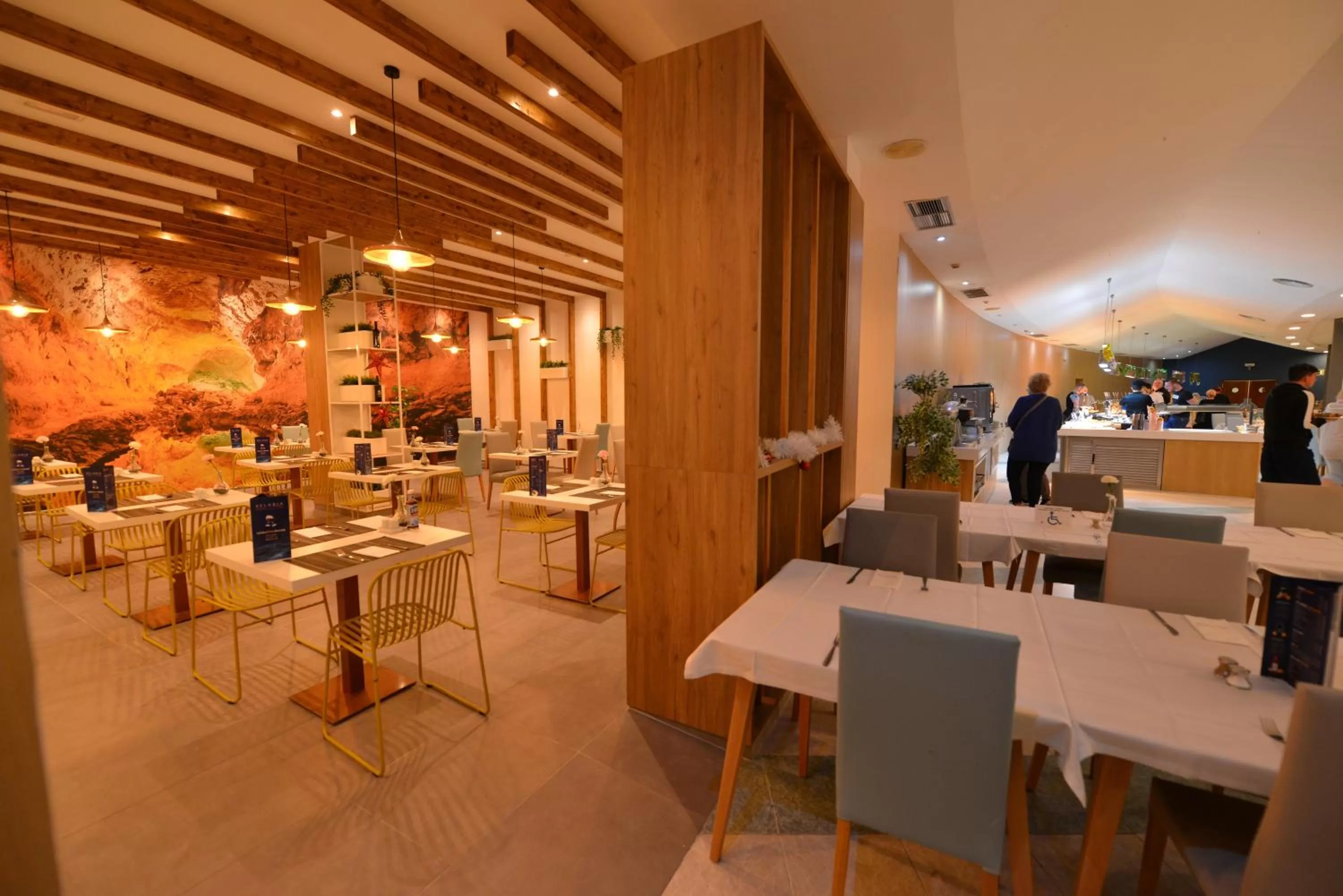 Restaurant/places to eat in Relaxia Lanzasur Club - Aqualava Water Park