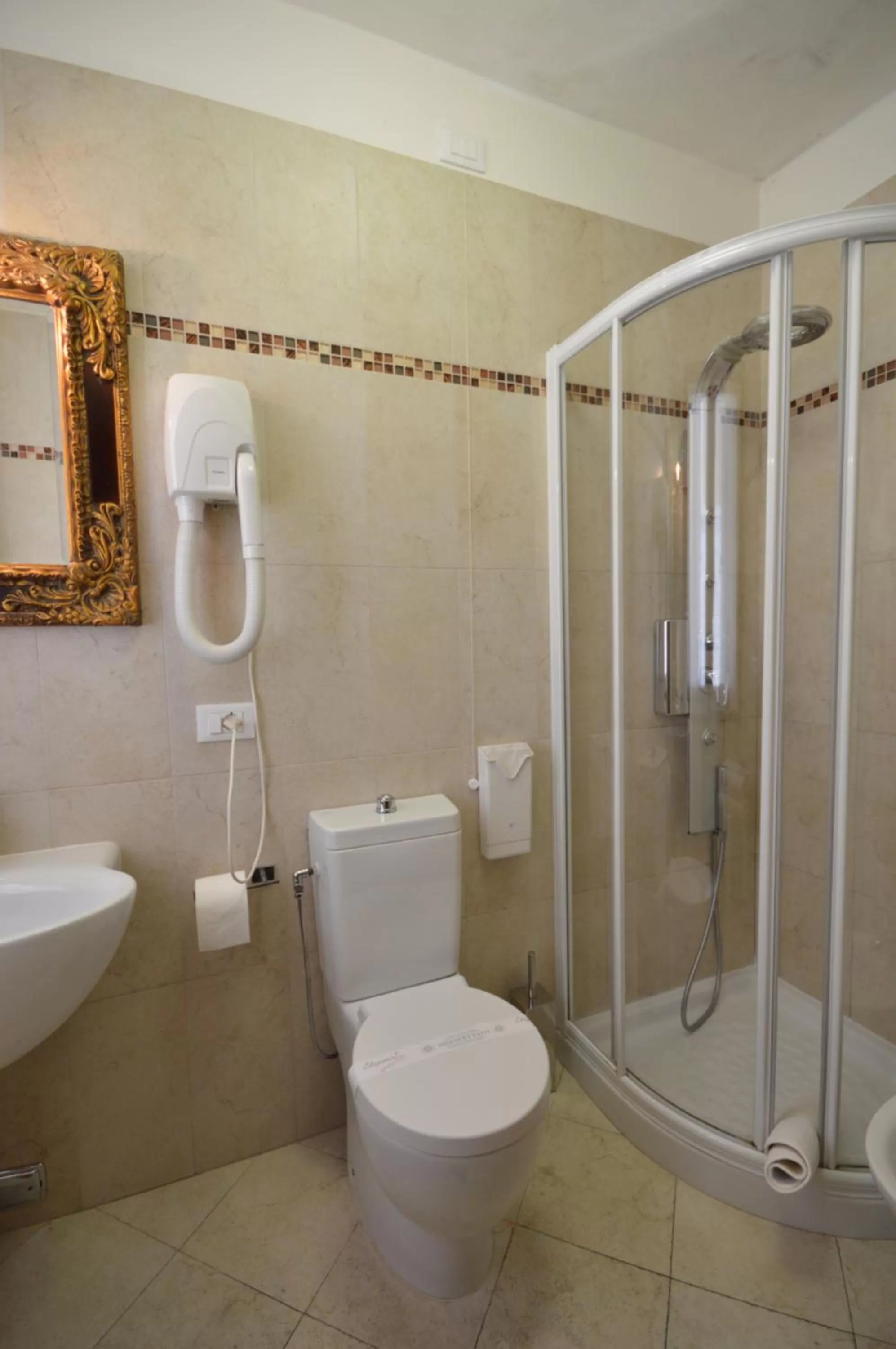 Bathroom in Albergo Marin