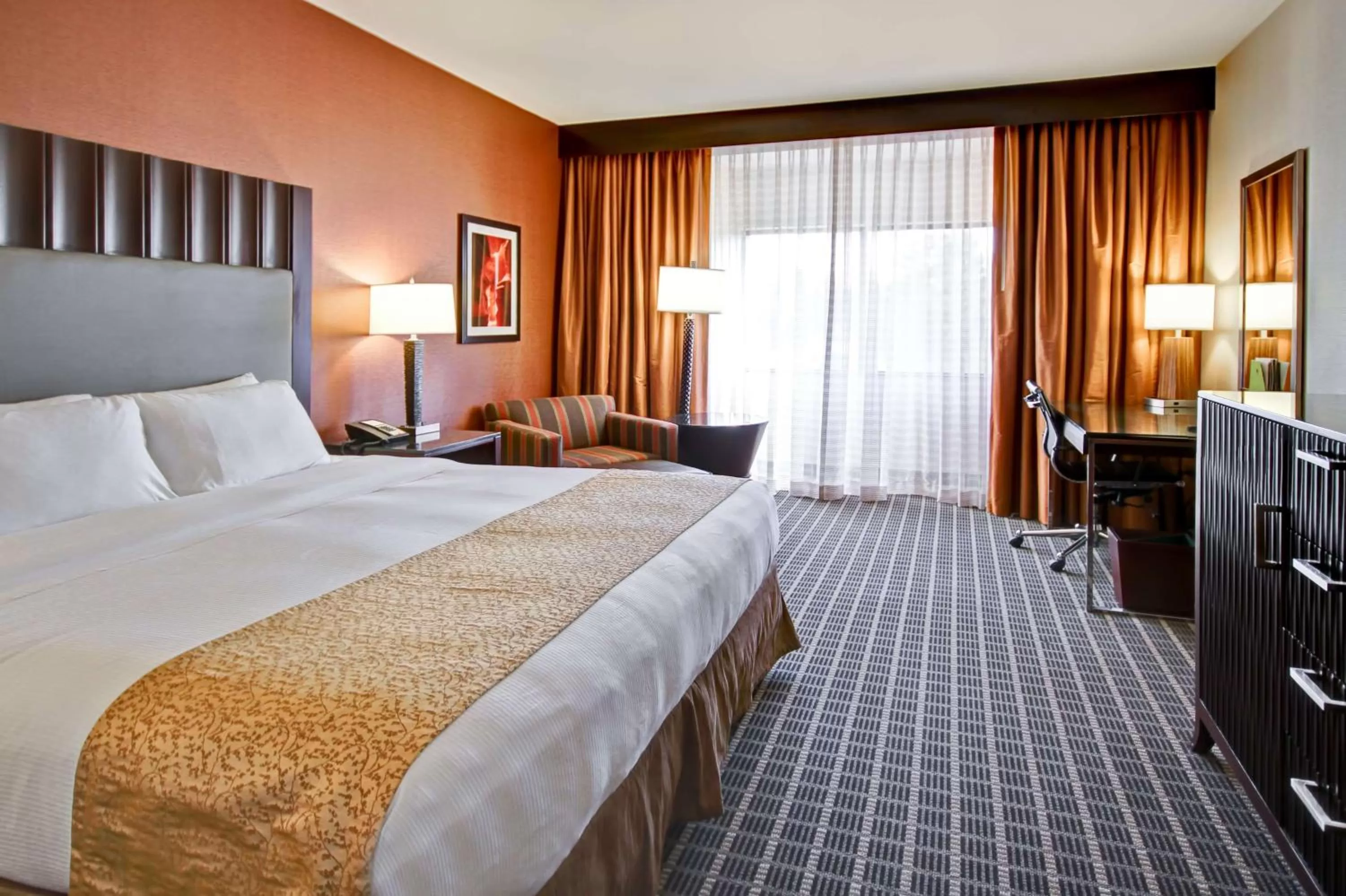 Bed in DoubleTree by Hilton Hotel Flagstaff