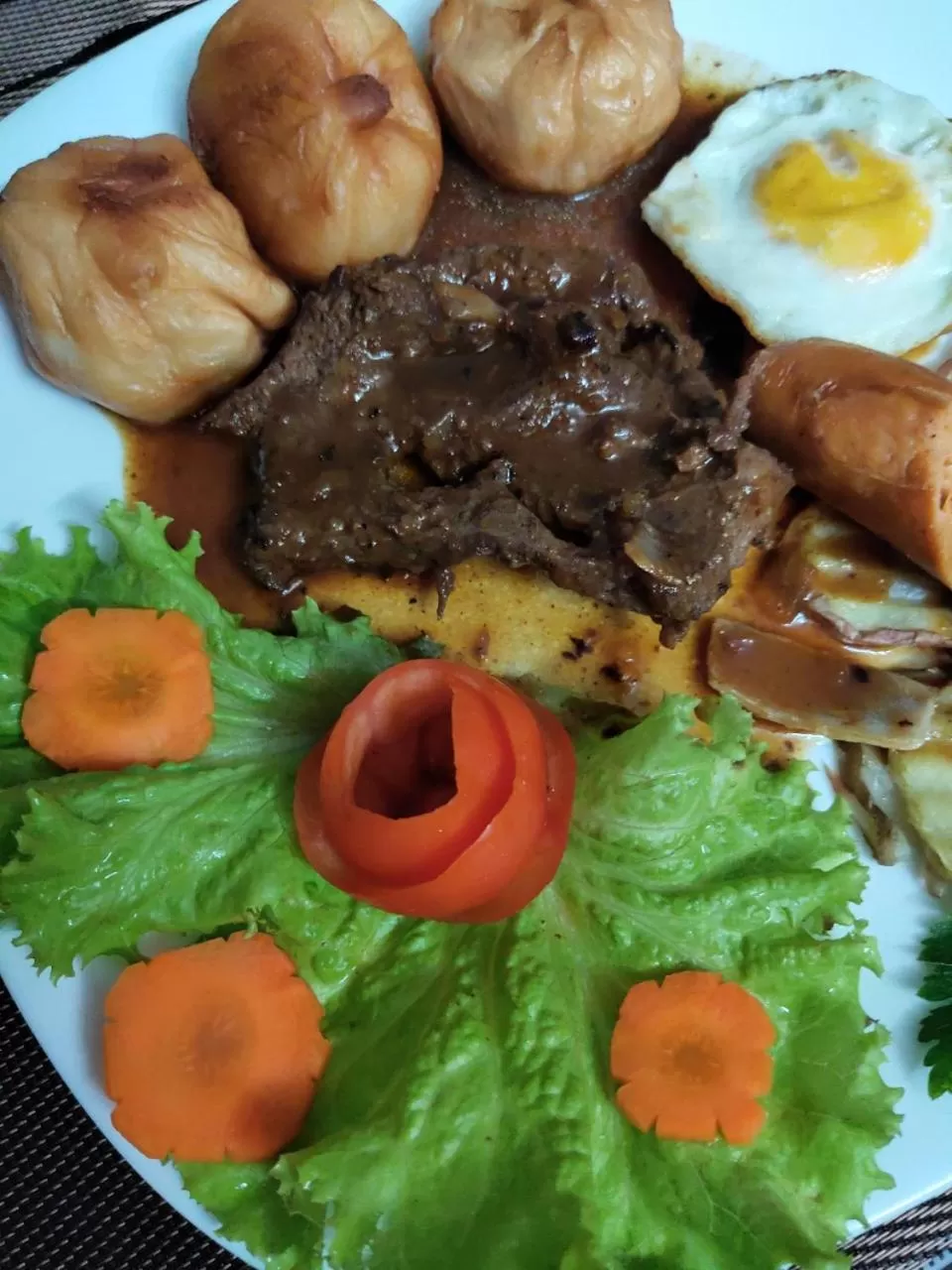 Restaurant/places to eat, Food in Mio Hotel