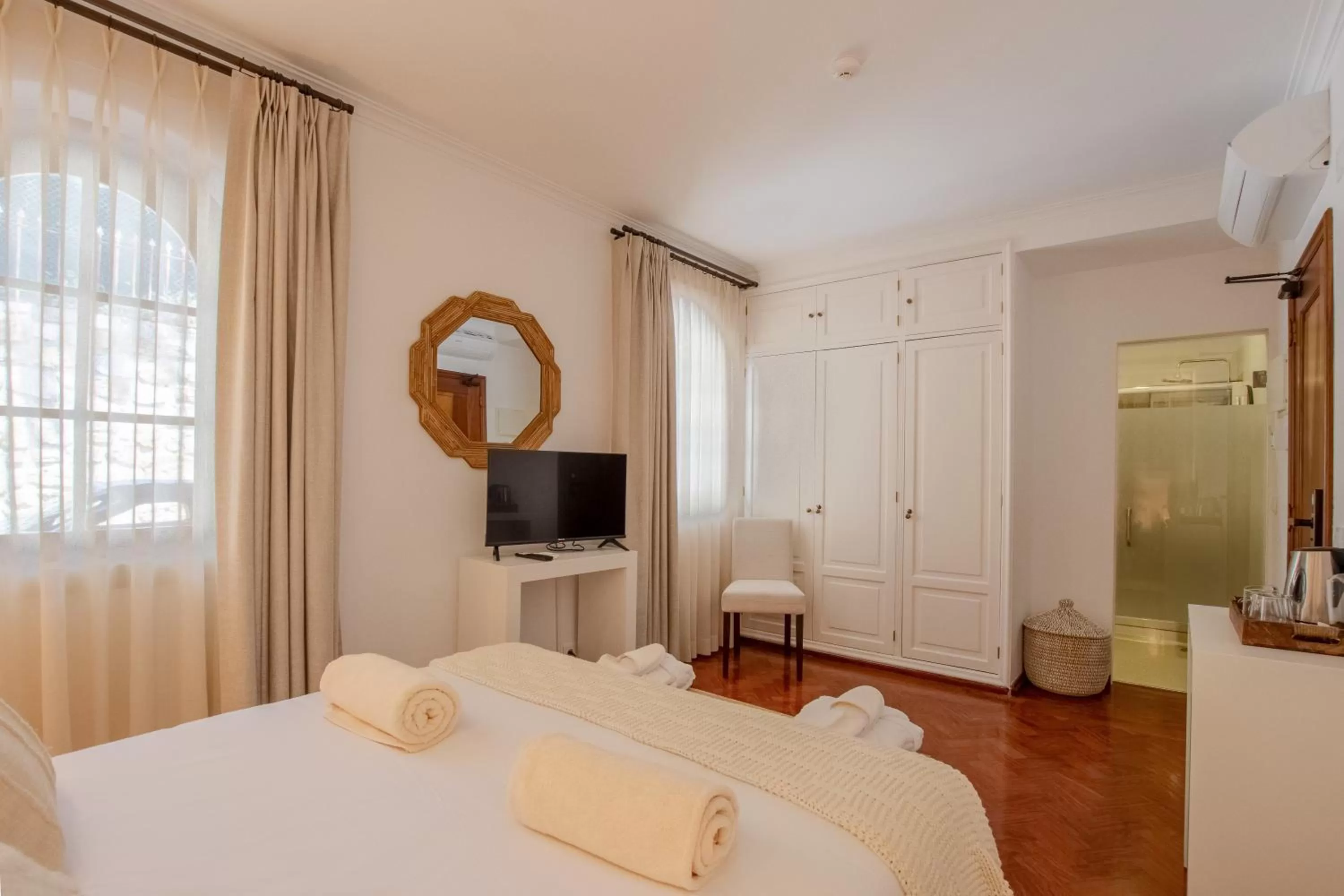 TV/Entertainment Center in Villa Pietra Estoril Eco Guesthouse