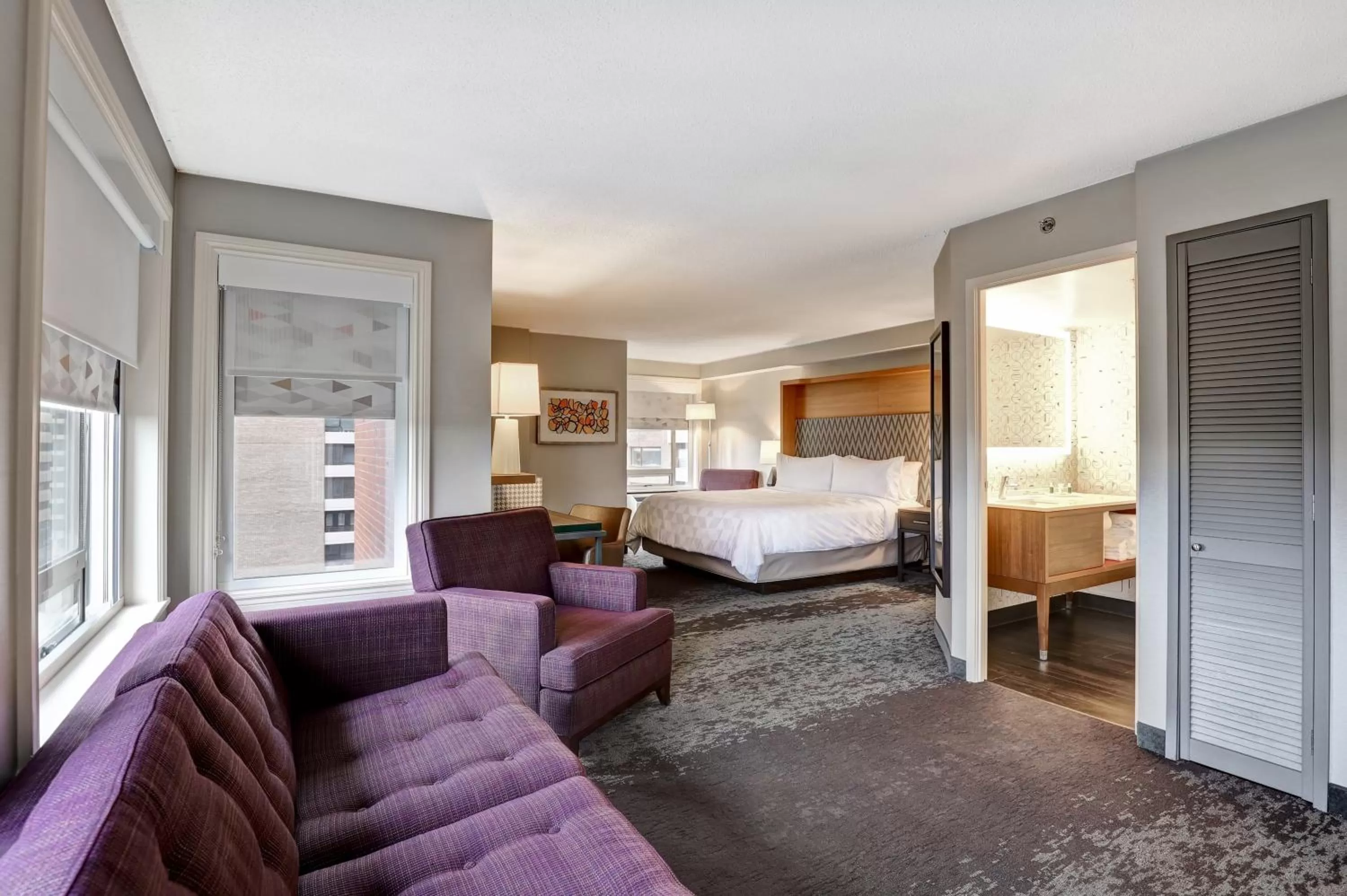 Photo of the whole room, Bed in Holiday Inn - Ottawa Dwtn - Parliament Hill by IHG