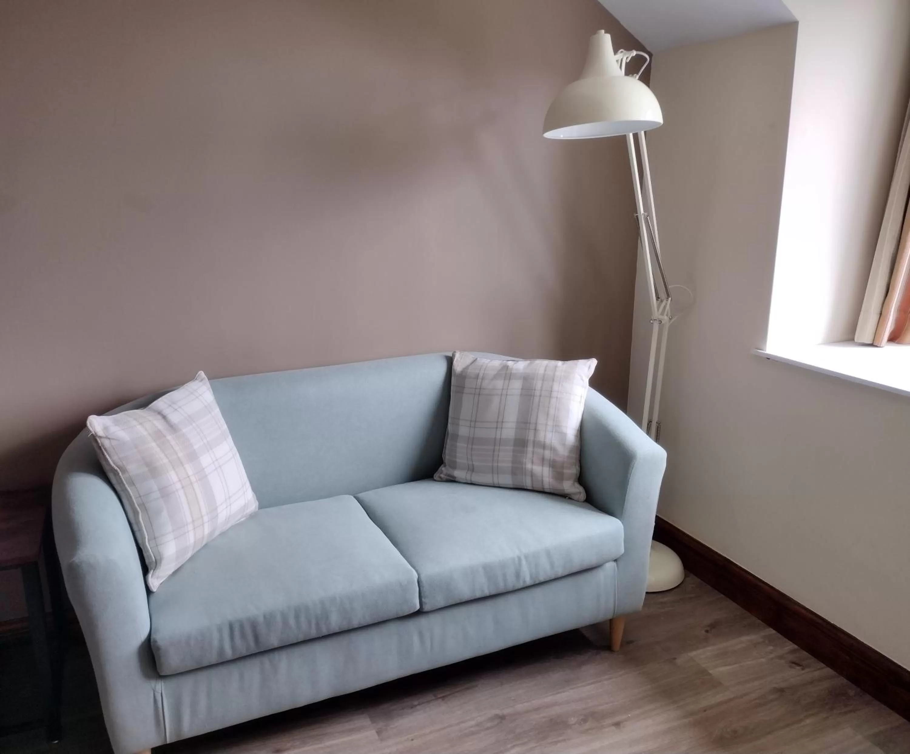 Seating area in Lion Hotel & Studio Apartments