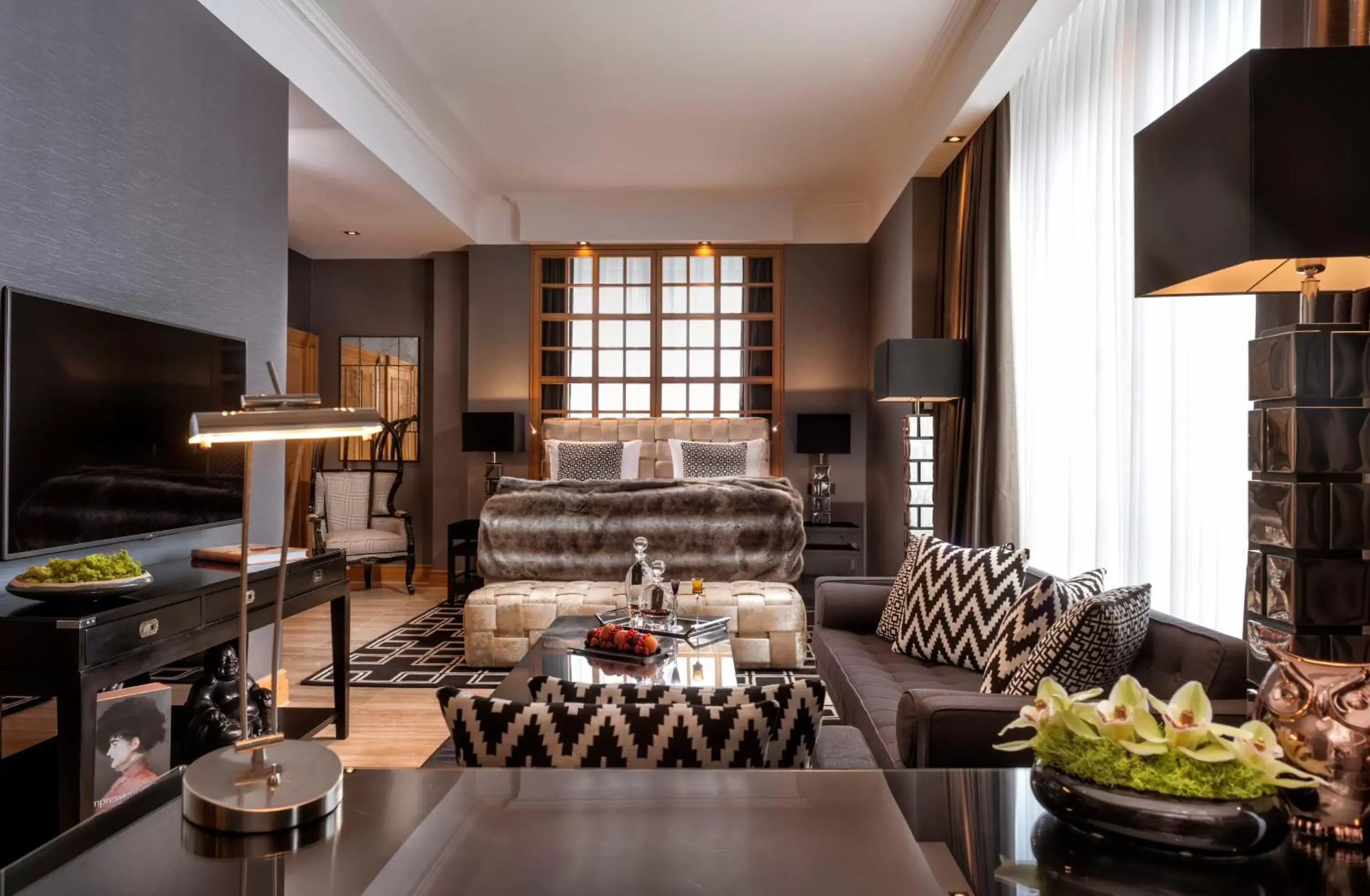 Senior Suite with free Club Lounge Access - single occupancy in Hotel Palace Berlin Senior Suite with free Club Lounge Access - single occupancy in Hotel Palace Berlin