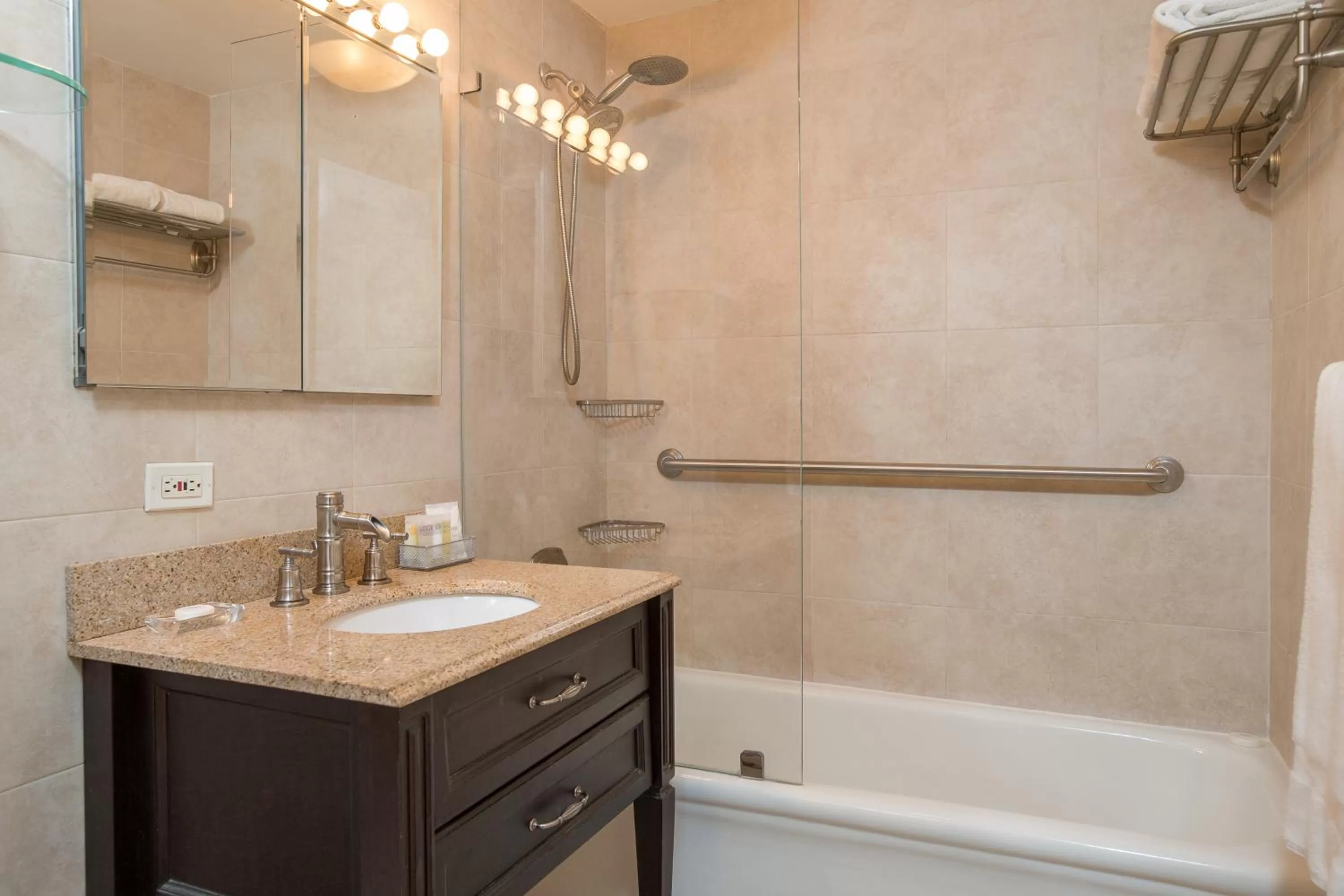 Bathroom in Lombardy Hotel