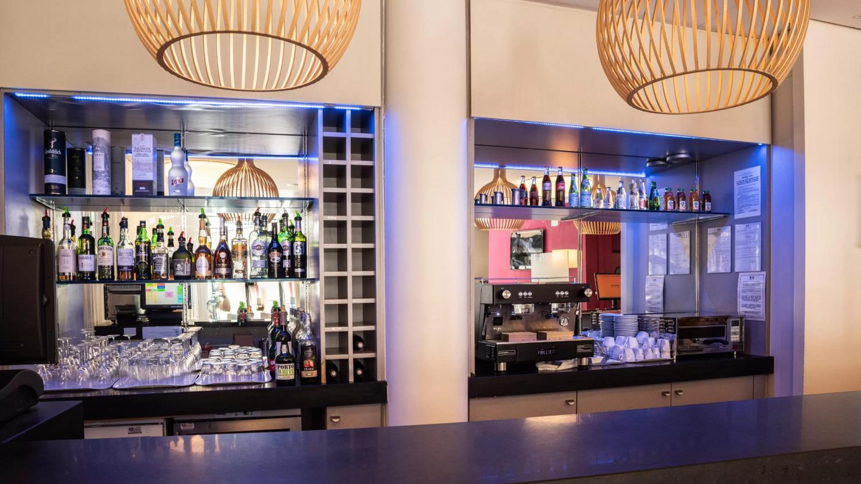 Lounge or bar in Hôtel Marseille Centre Gare Saint-Charles