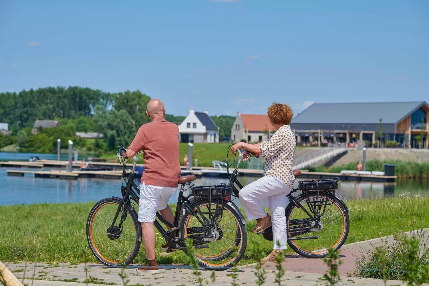 Cycling in Parc Maasresidence Thorn Apartments