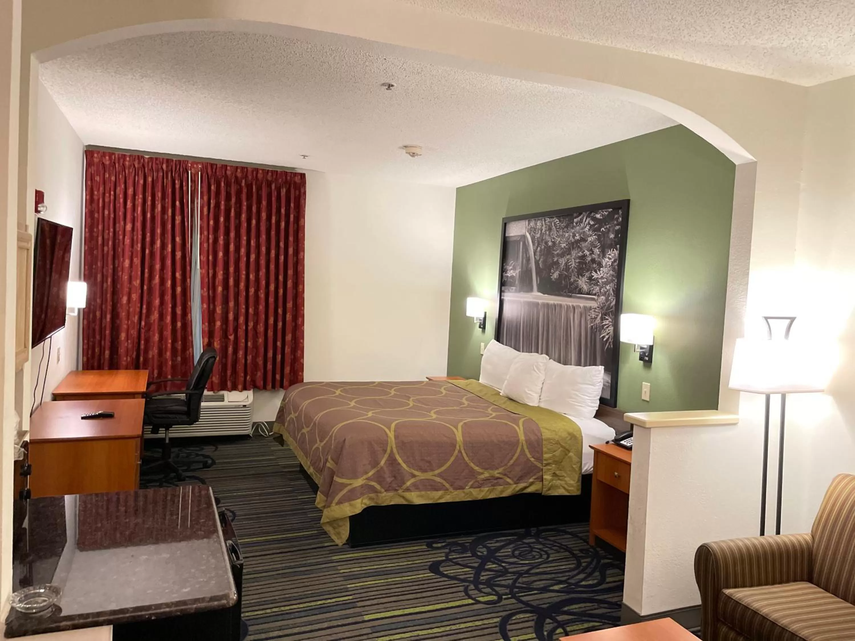 Photo of the whole room, Bed in Super 8 by Wyndham Fort Worth Downtown South