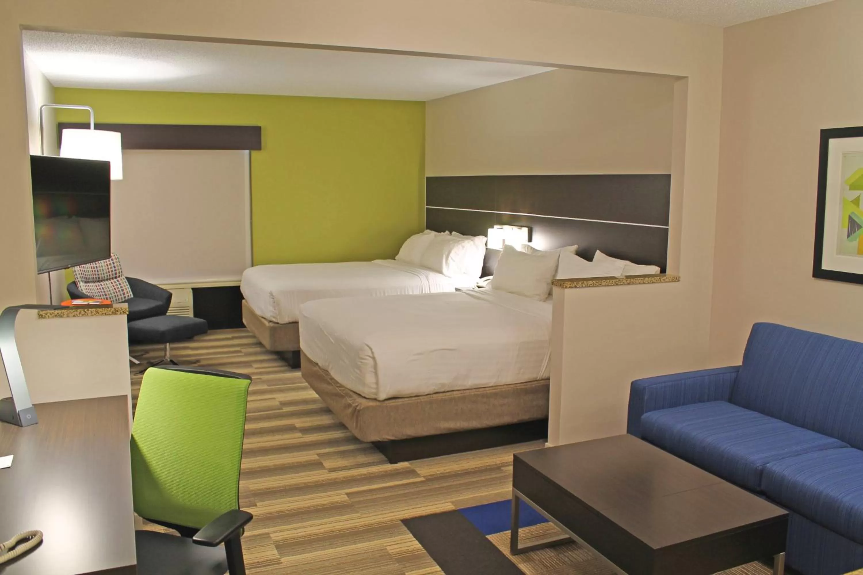 Photo of the whole room, Bed in Holiday Inn Express Hotel & Suites Cape Girardeau I-55 by IHG