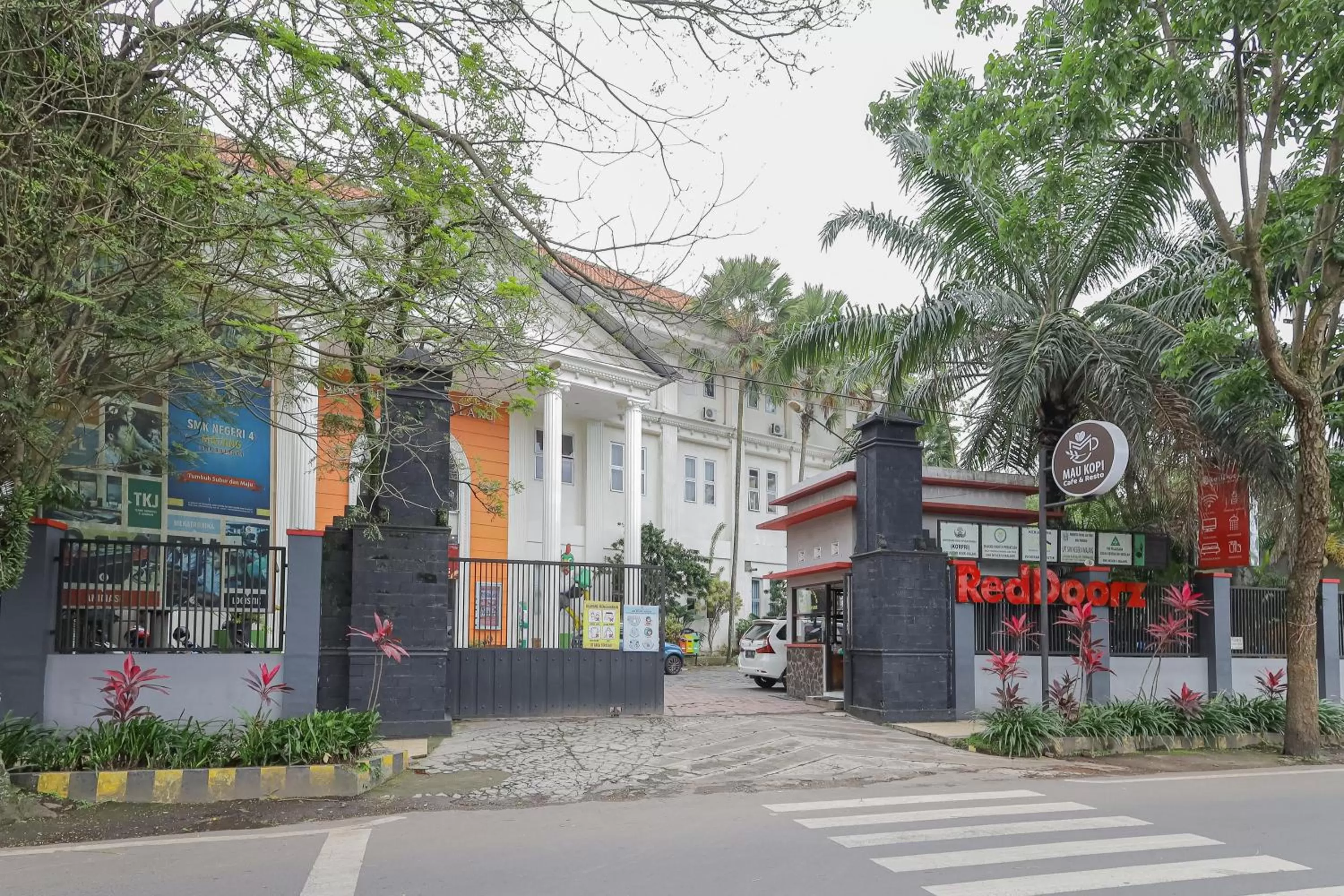 Property building in RedDoorz Syariah @ Klojen Malang