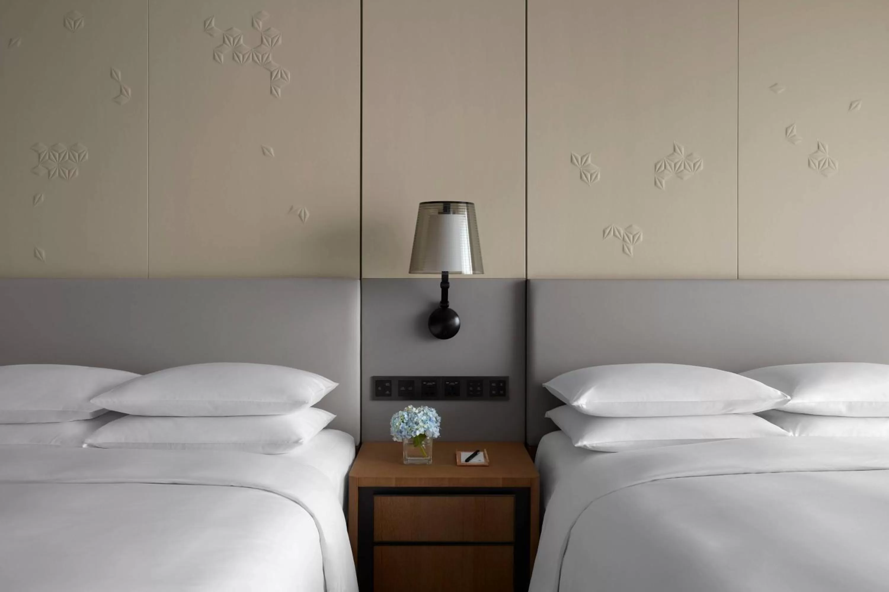 Photo of the whole room, Bed in Wenzhou Airport Marriott Hotel