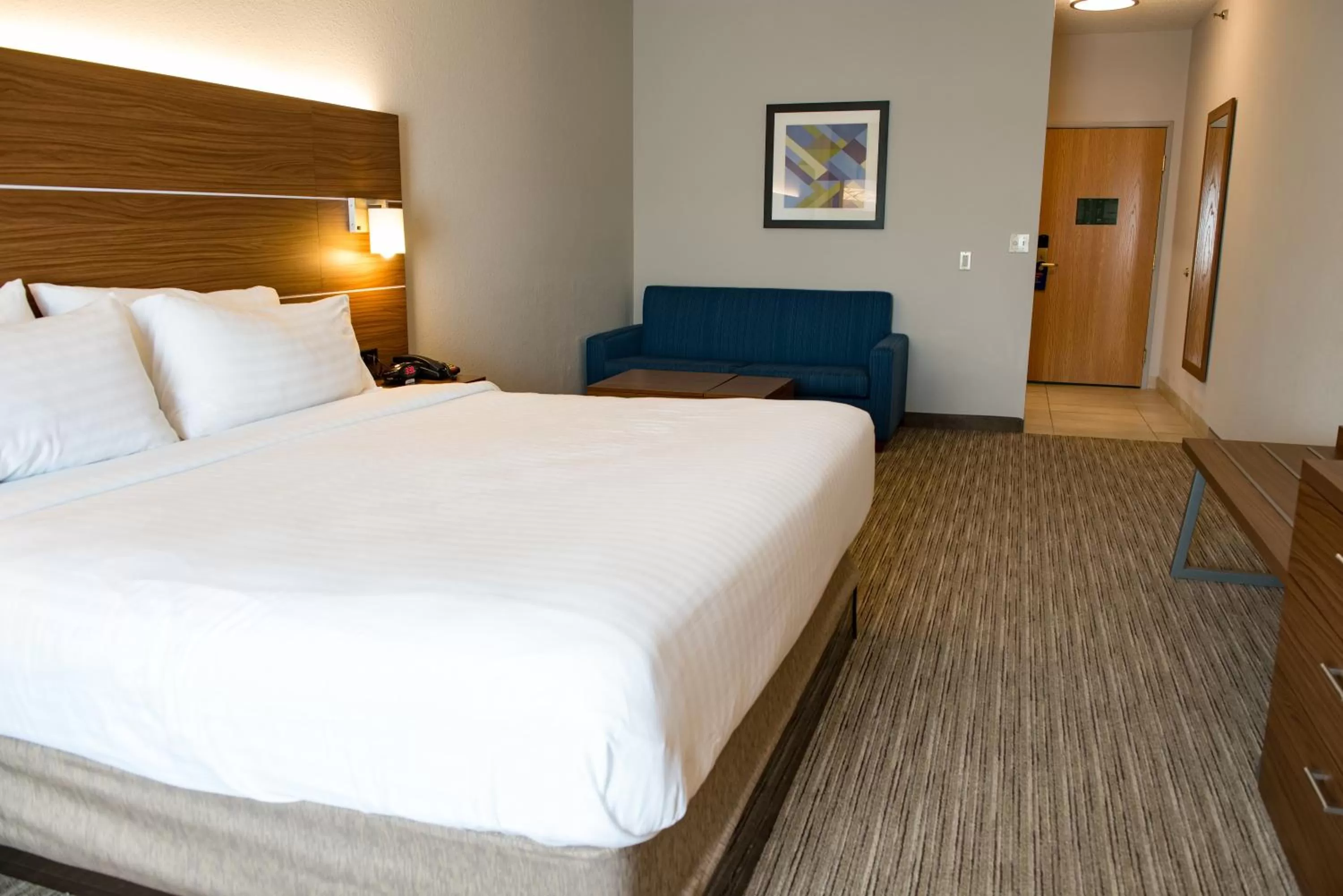 Photo of the whole room, Bed in Holiday Inn Express Hotel & Suites Elkhart-South by IHG