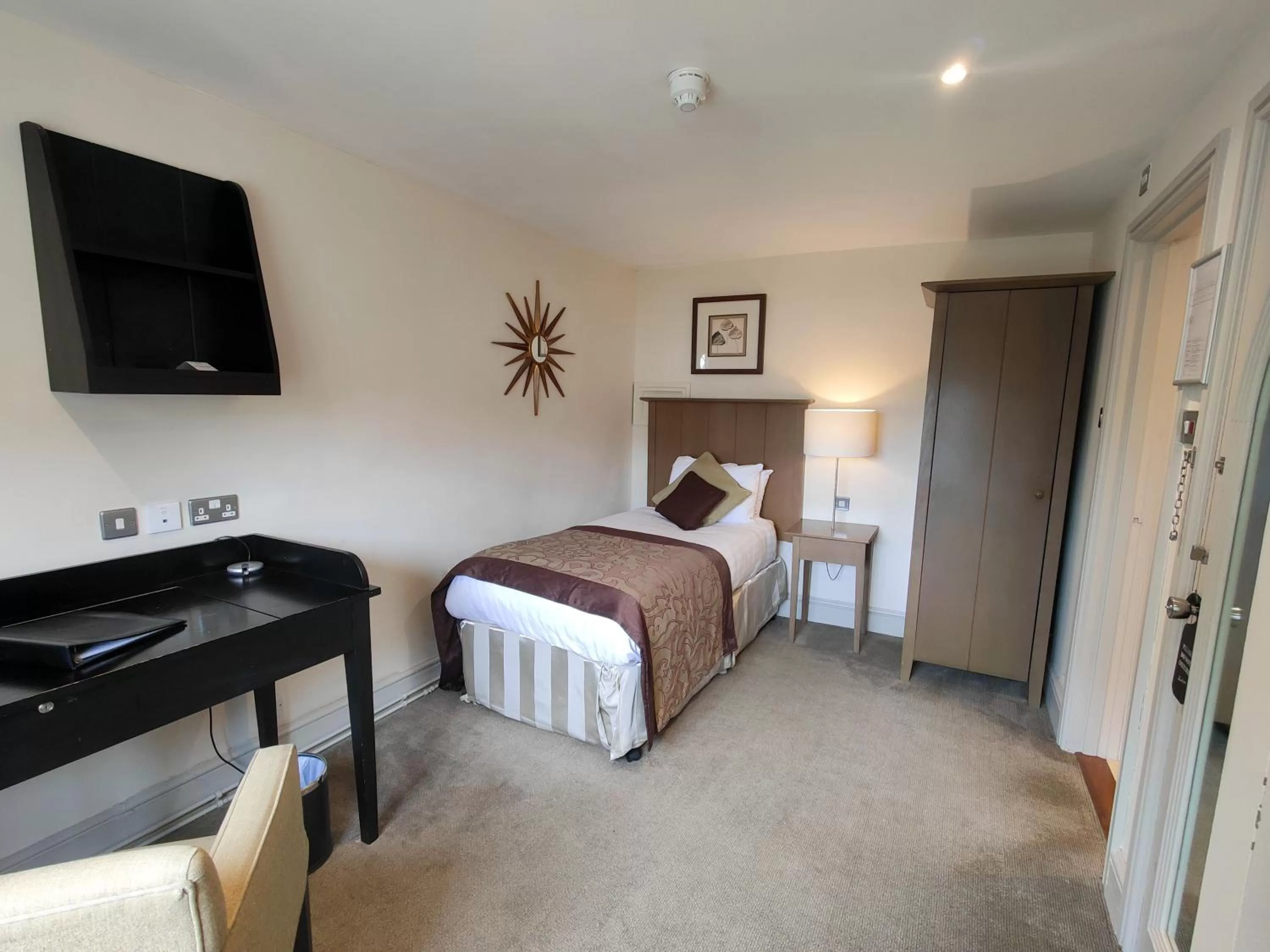 Bedroom, Bed in The Priest House On The River