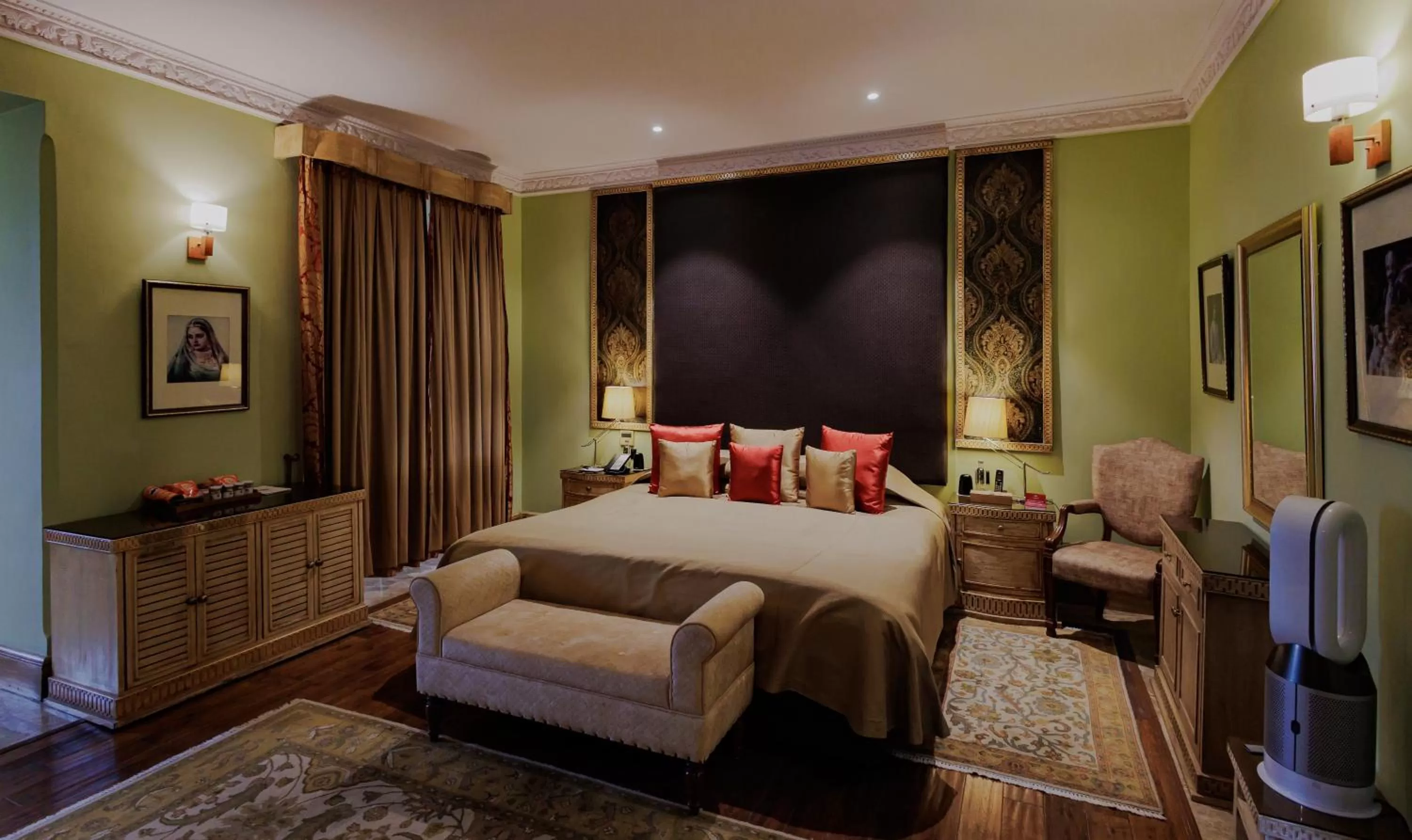 Bed in Ajit Bhawan - A Palace Resort