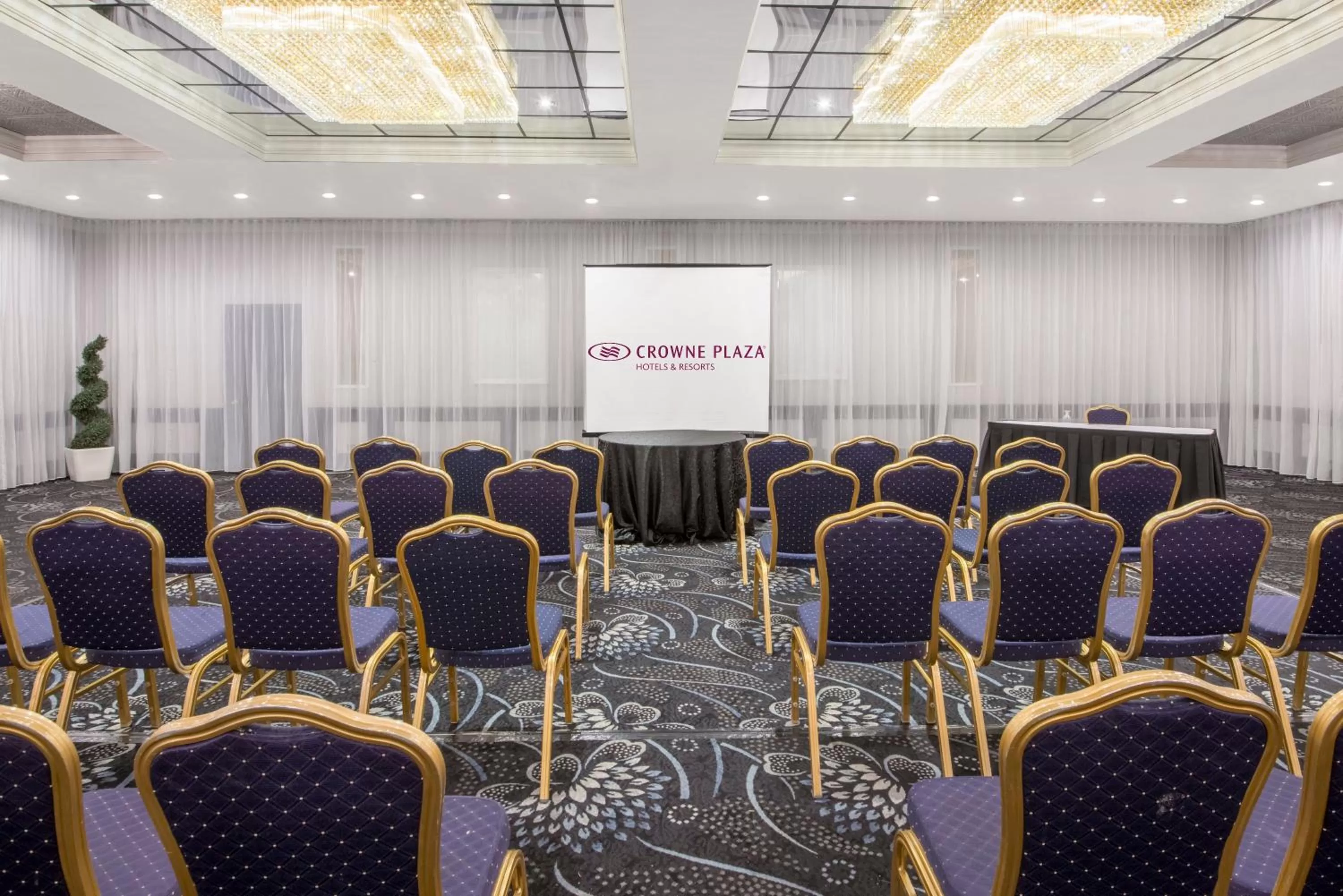 Meeting/conference room in Armon Plaza Montreal Airpt, Trademark Collection by Wyndham