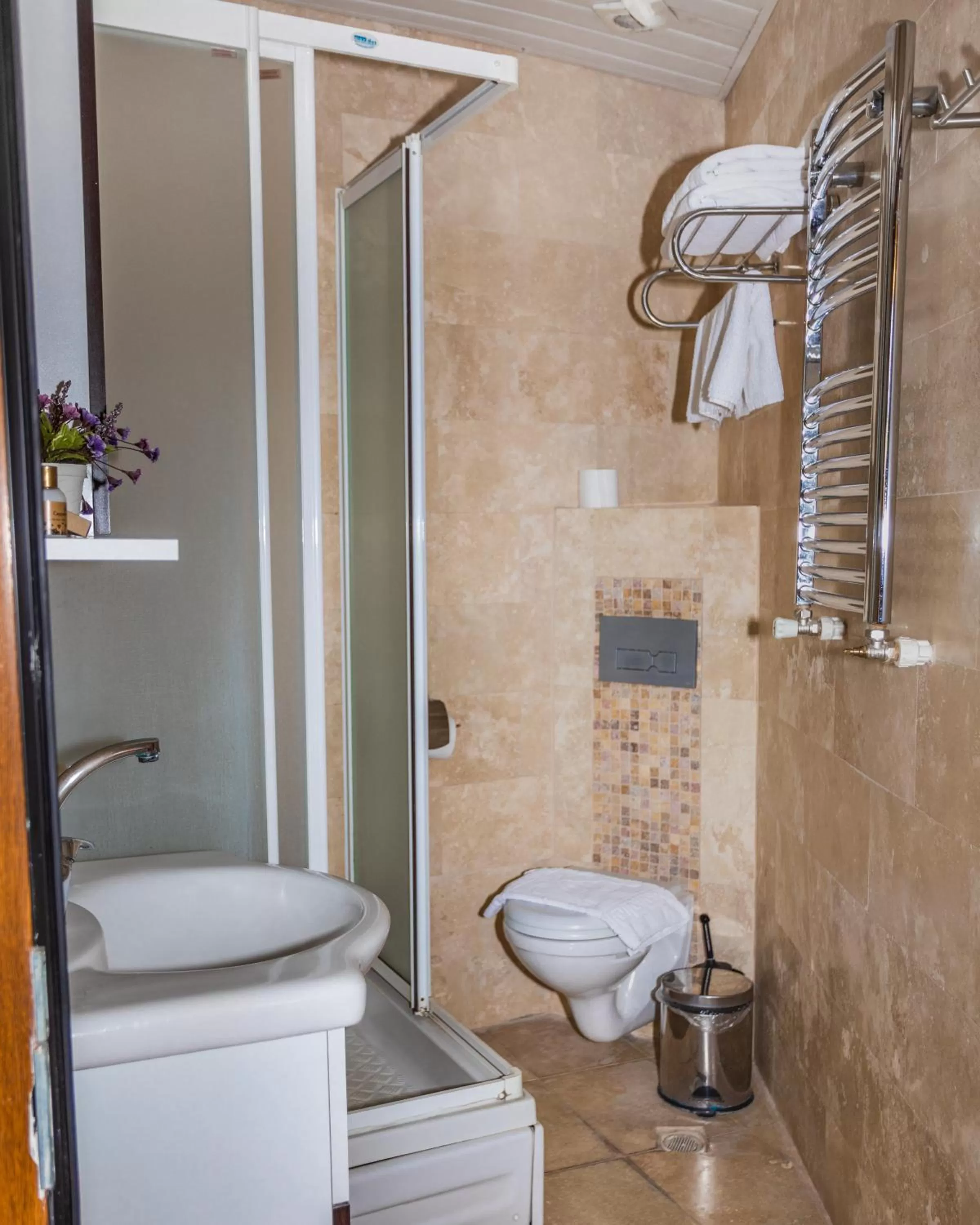 Shower, Bathroom in Guven Cave Hotel