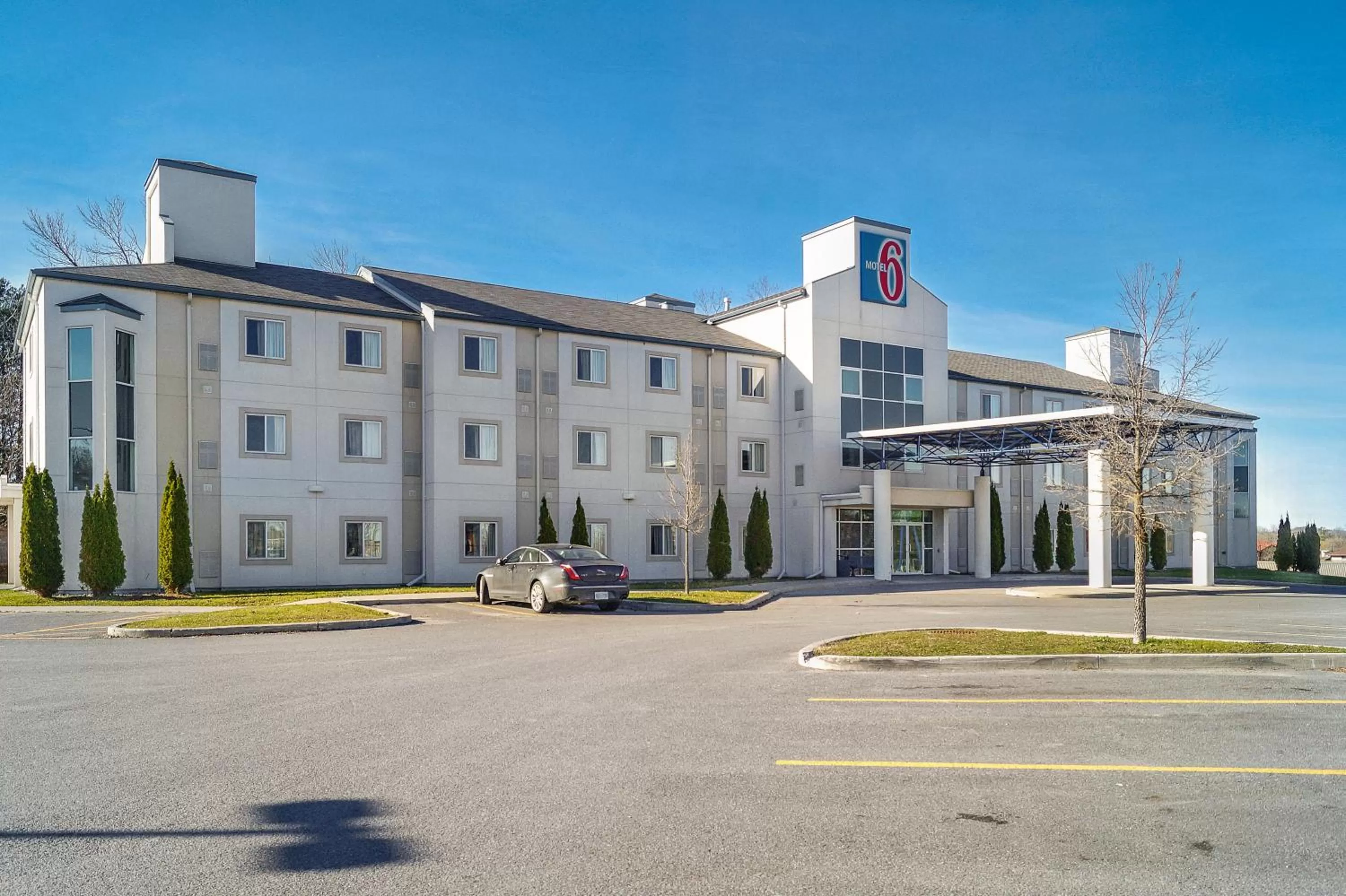 Facade/entrance in Motel 6-Peterborough, ON