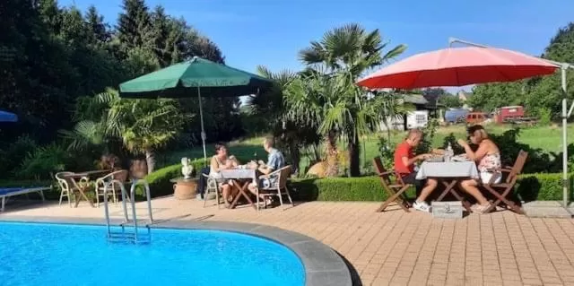 People in B&B Casa Roman & Vakantiewoning voor 1 pers tot max 32 personen