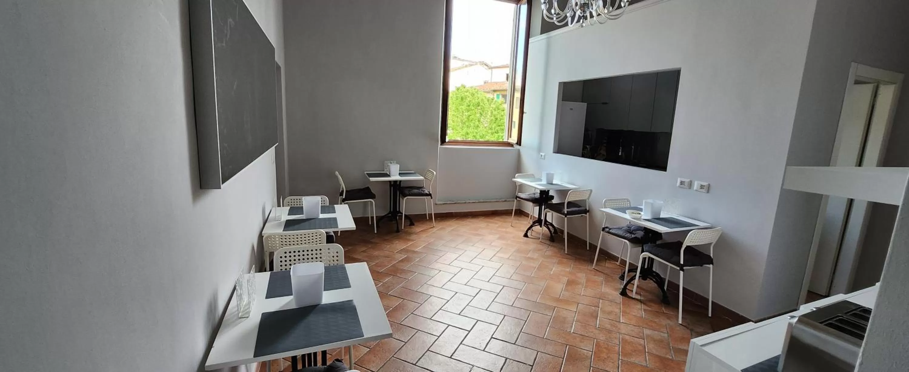 Breakfast, TV/Entertainment Center in IL MERCATO CENTRALE B and B