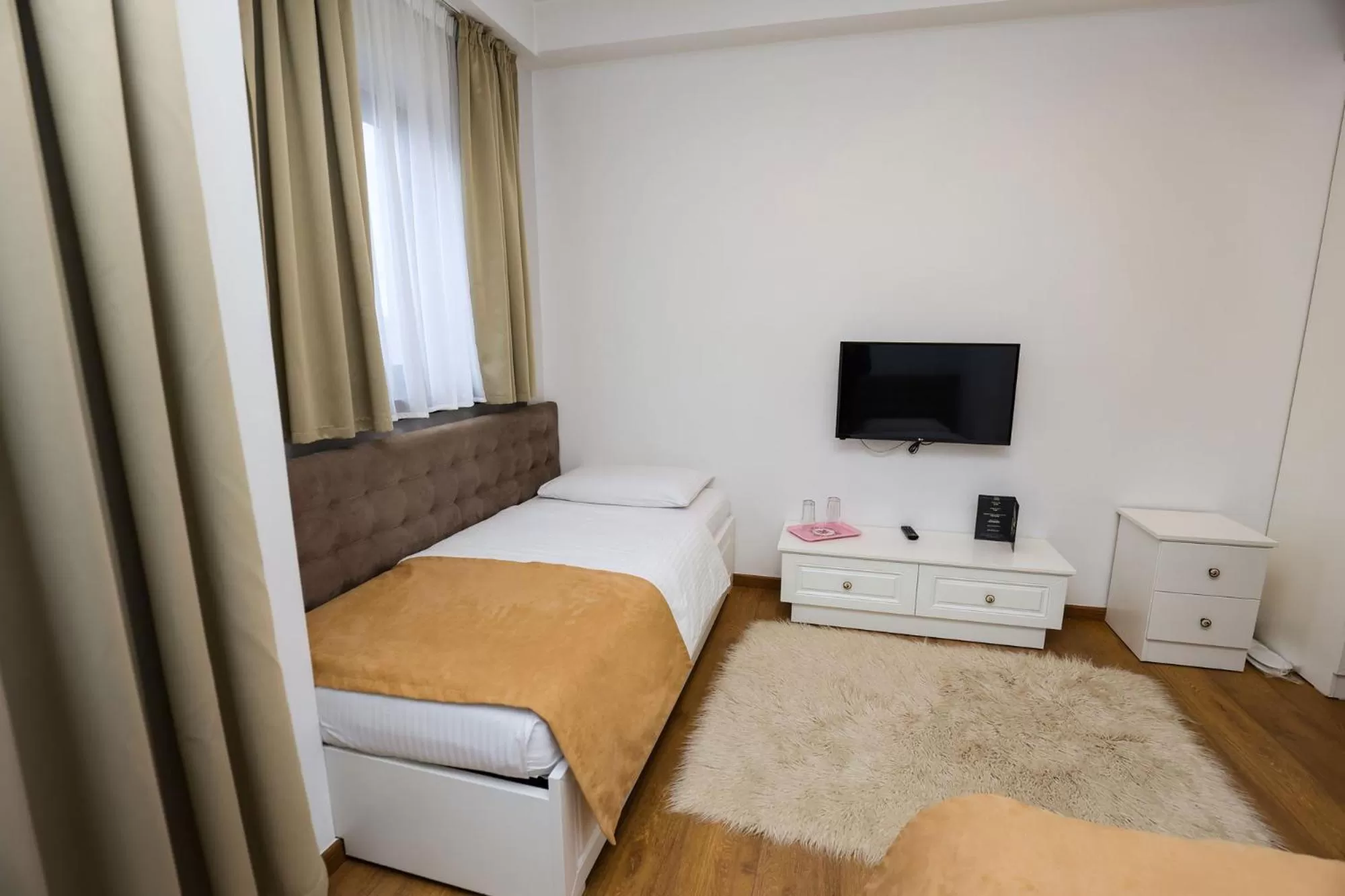 Photo of the whole room, Bed in Bujtina Oxhaku