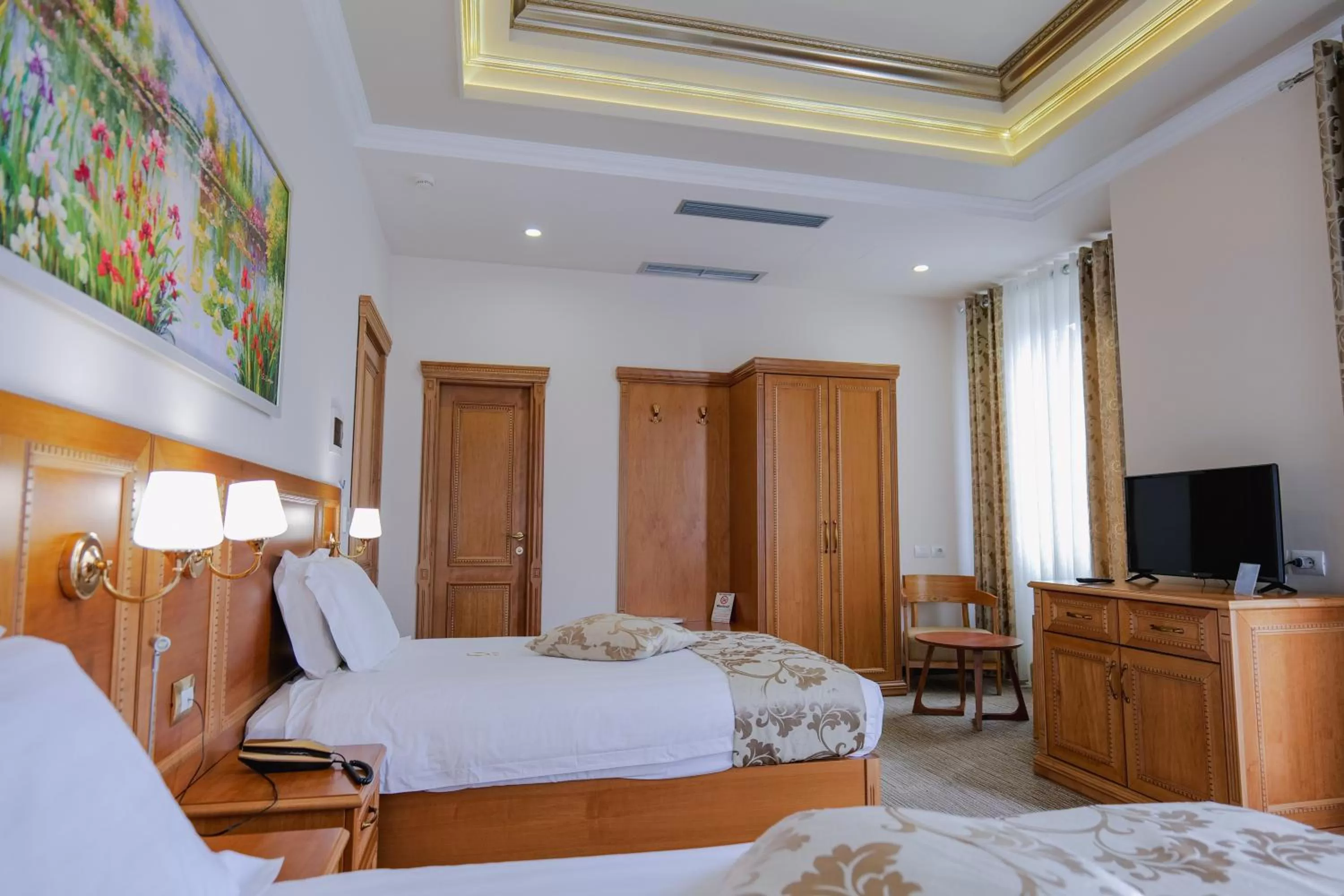 Communal lounge/ TV room, Bed in Hotel Boka