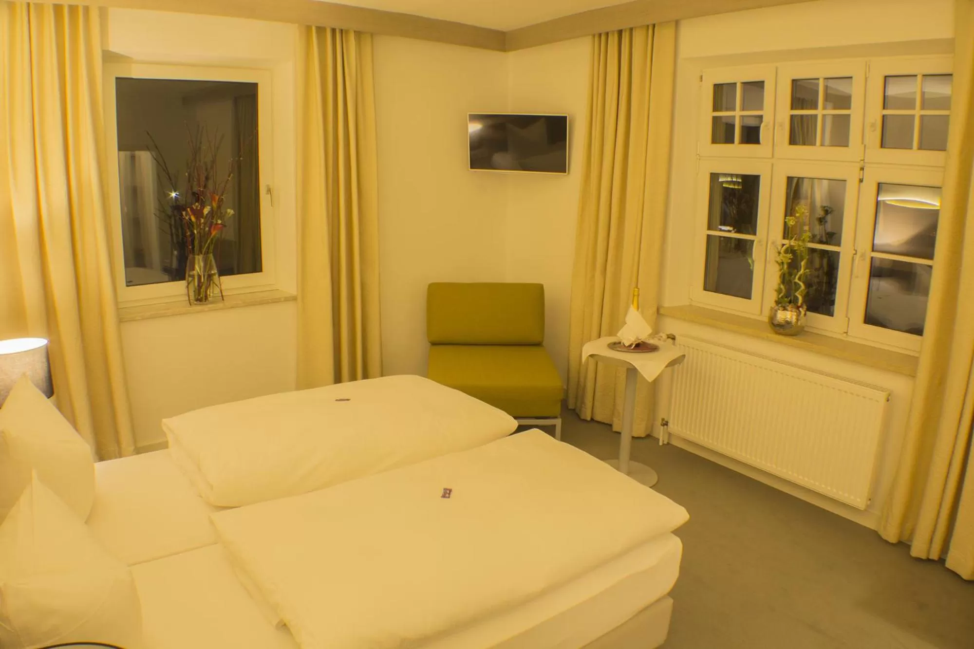 Photo of the whole room, Bed in Garni Hotel Schmaus