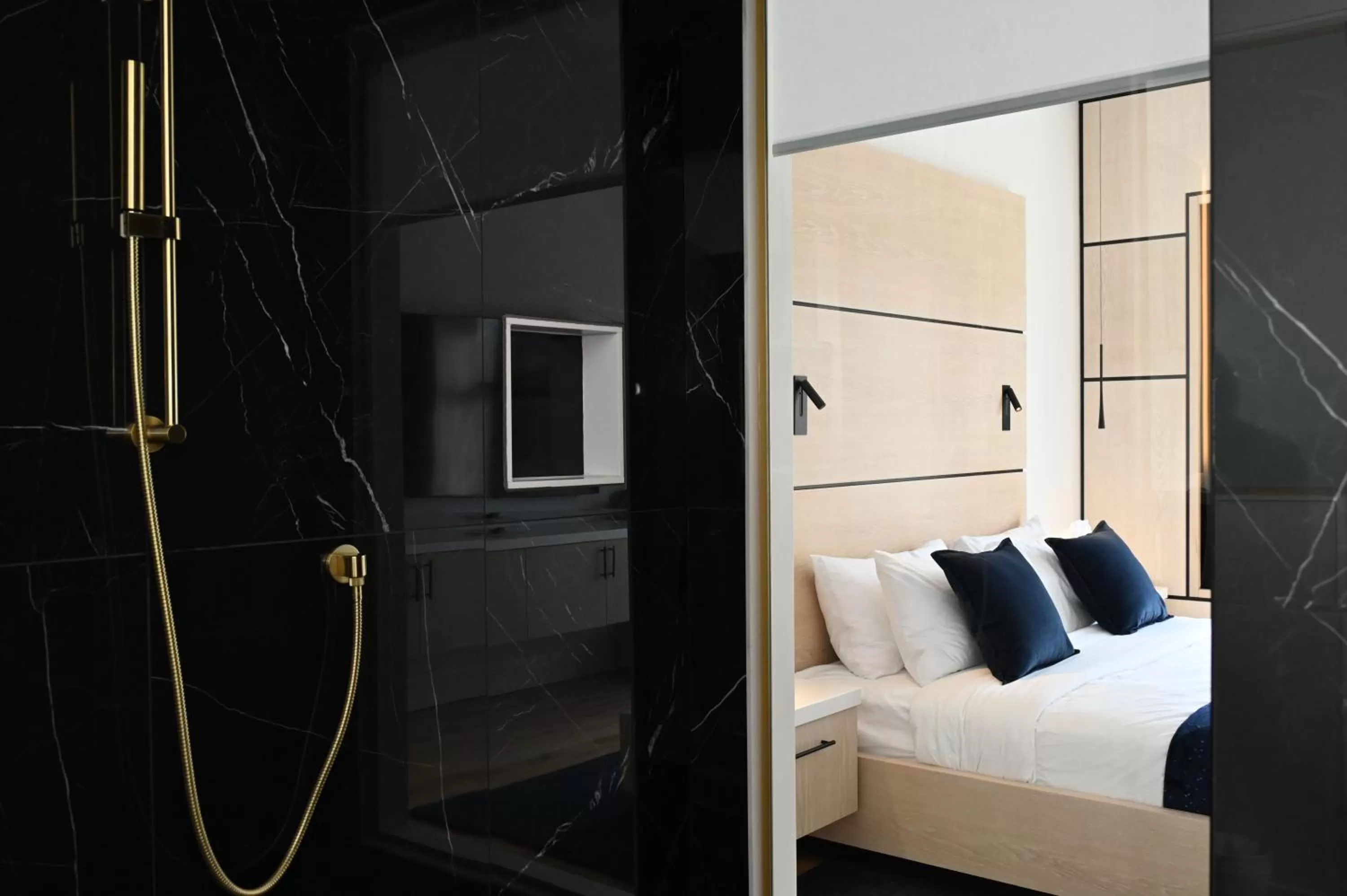 Shower, Bed in Cribs on Main