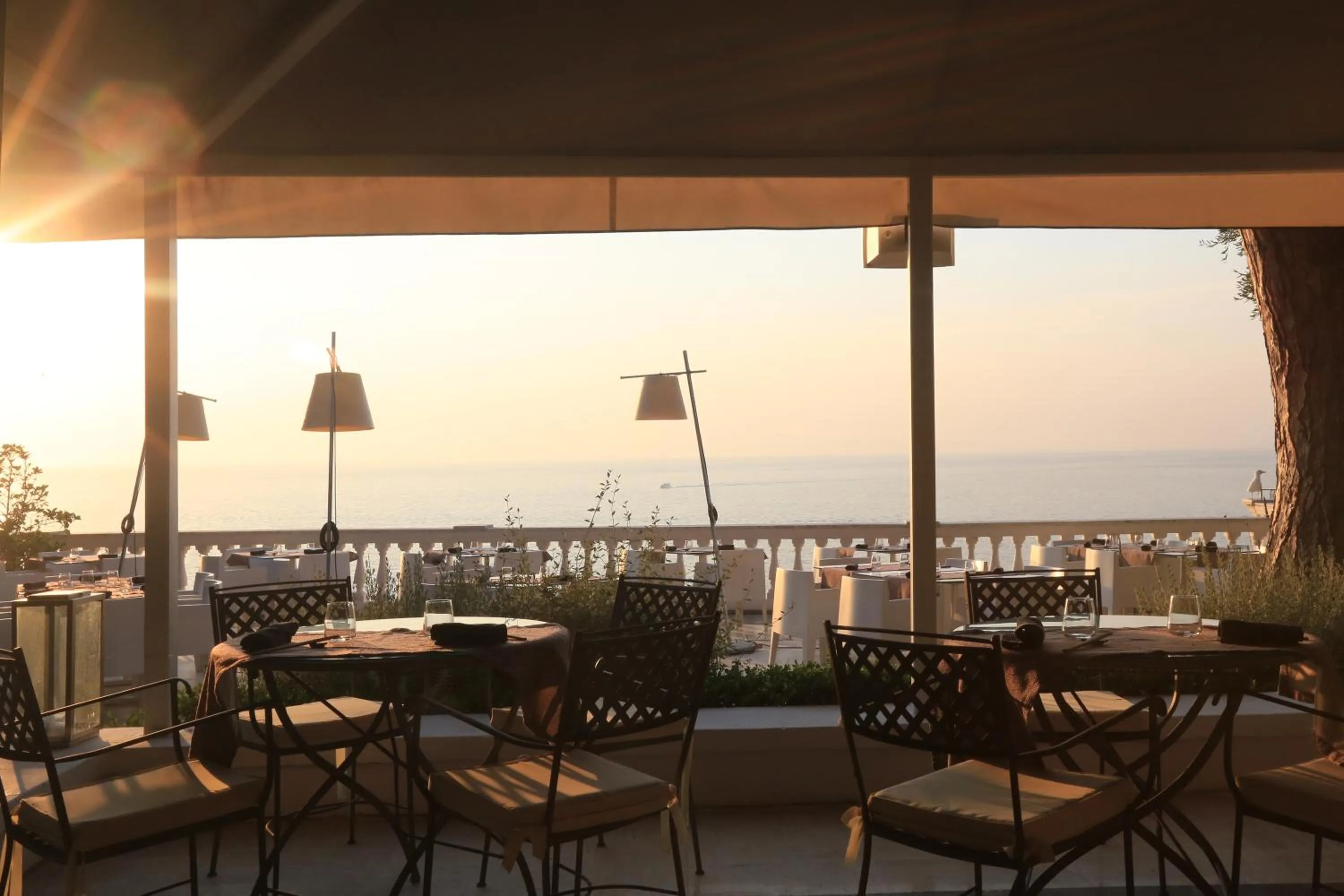 Restaurant/places to eat in Grand Hotel Cocumella