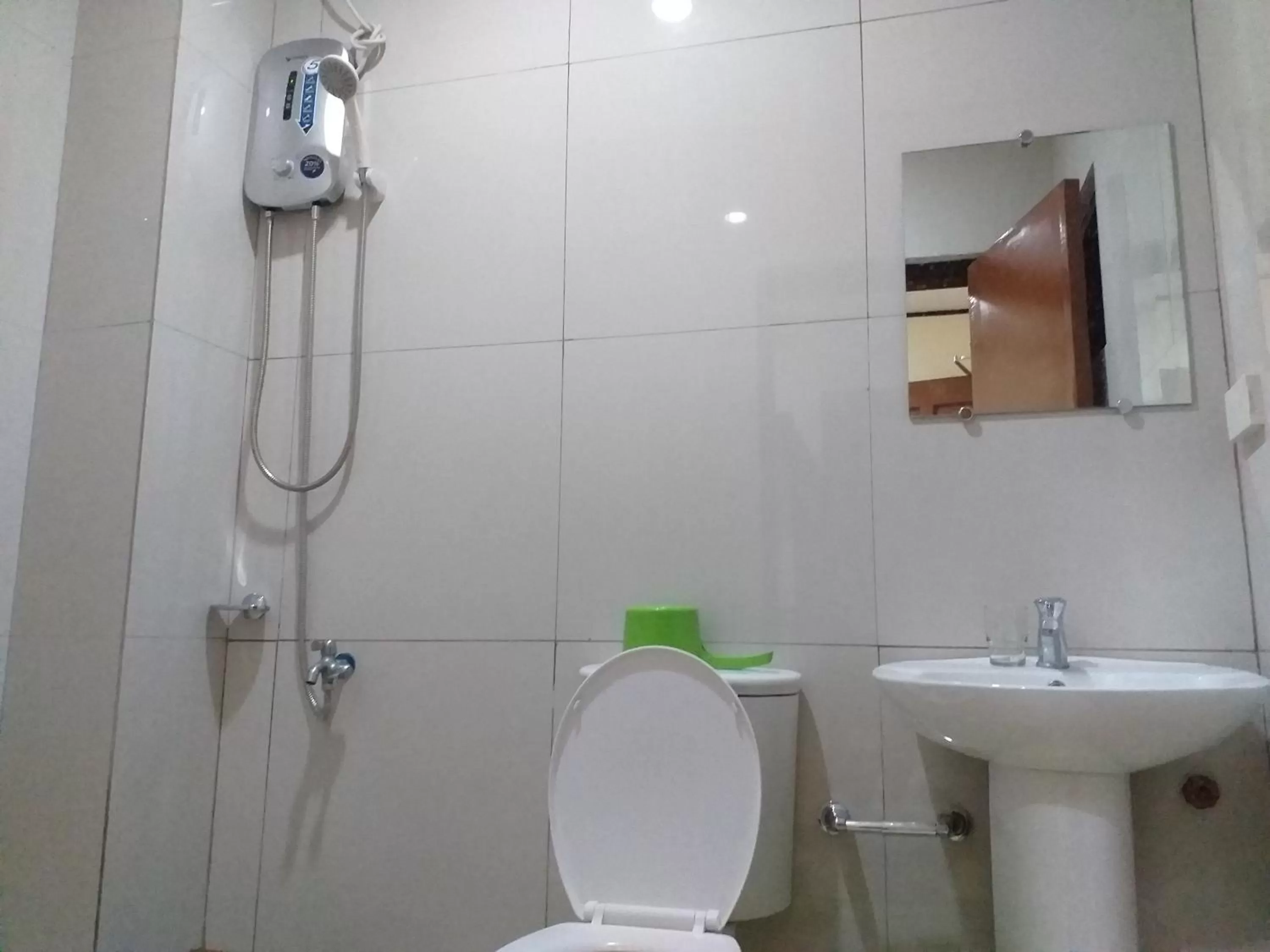 Bathroom in Devayn's Inn