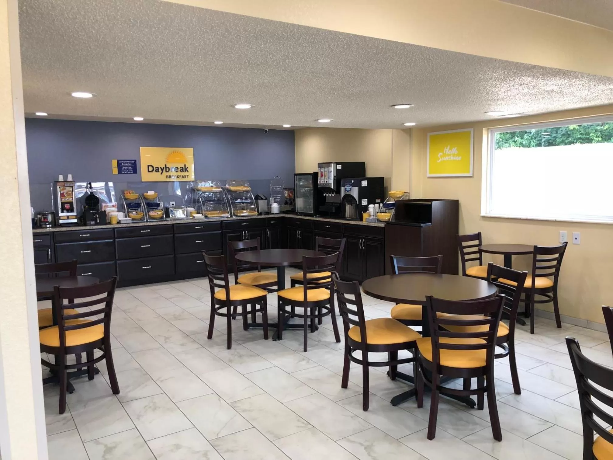 Coffee/tea facilities in Days Inn by Wyndham Charles Town