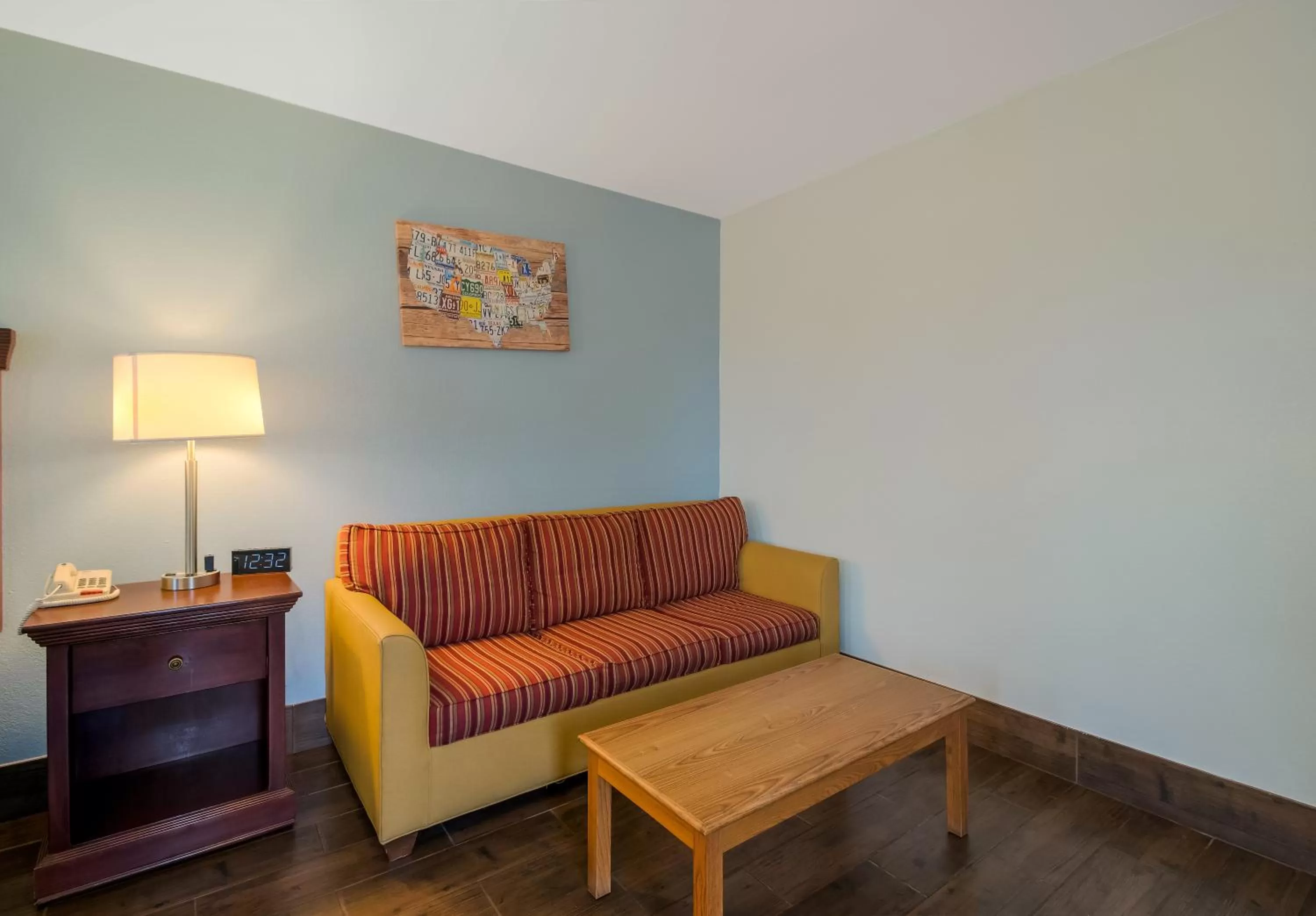 1 Bedroom King Suite/Sofa Bed - Nonsmoking in Econo Lodge Inn & Suites Fulton - Rockport