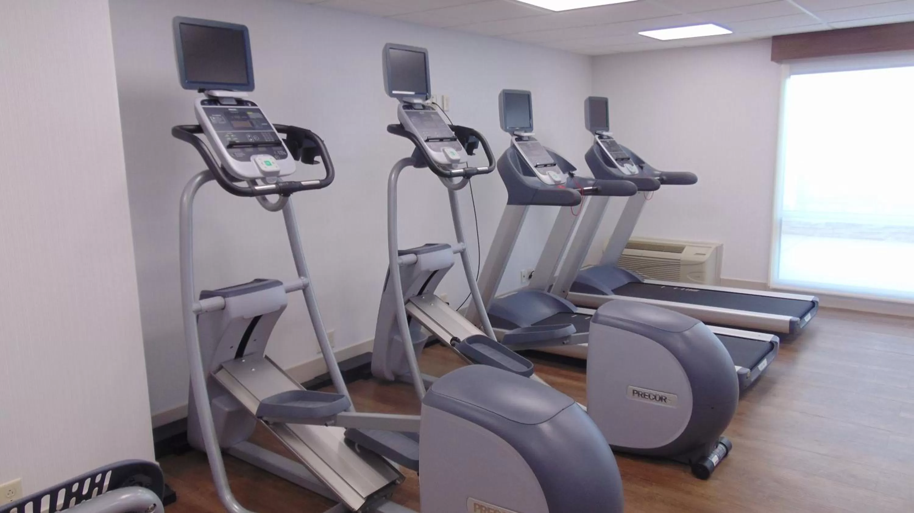 Spa and wellness centre/facilities in Holiday Inn Express & Suites Wapakoneta by IHG