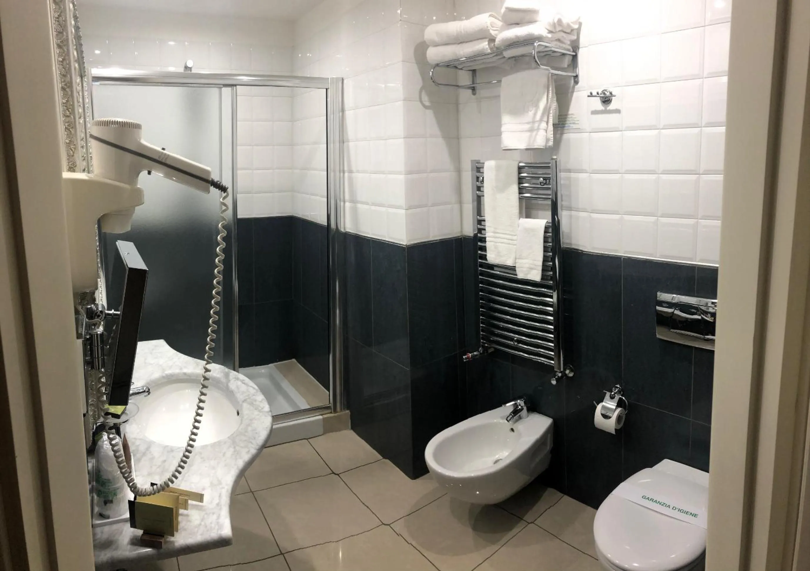 Shower in Hotel Villa Savoia