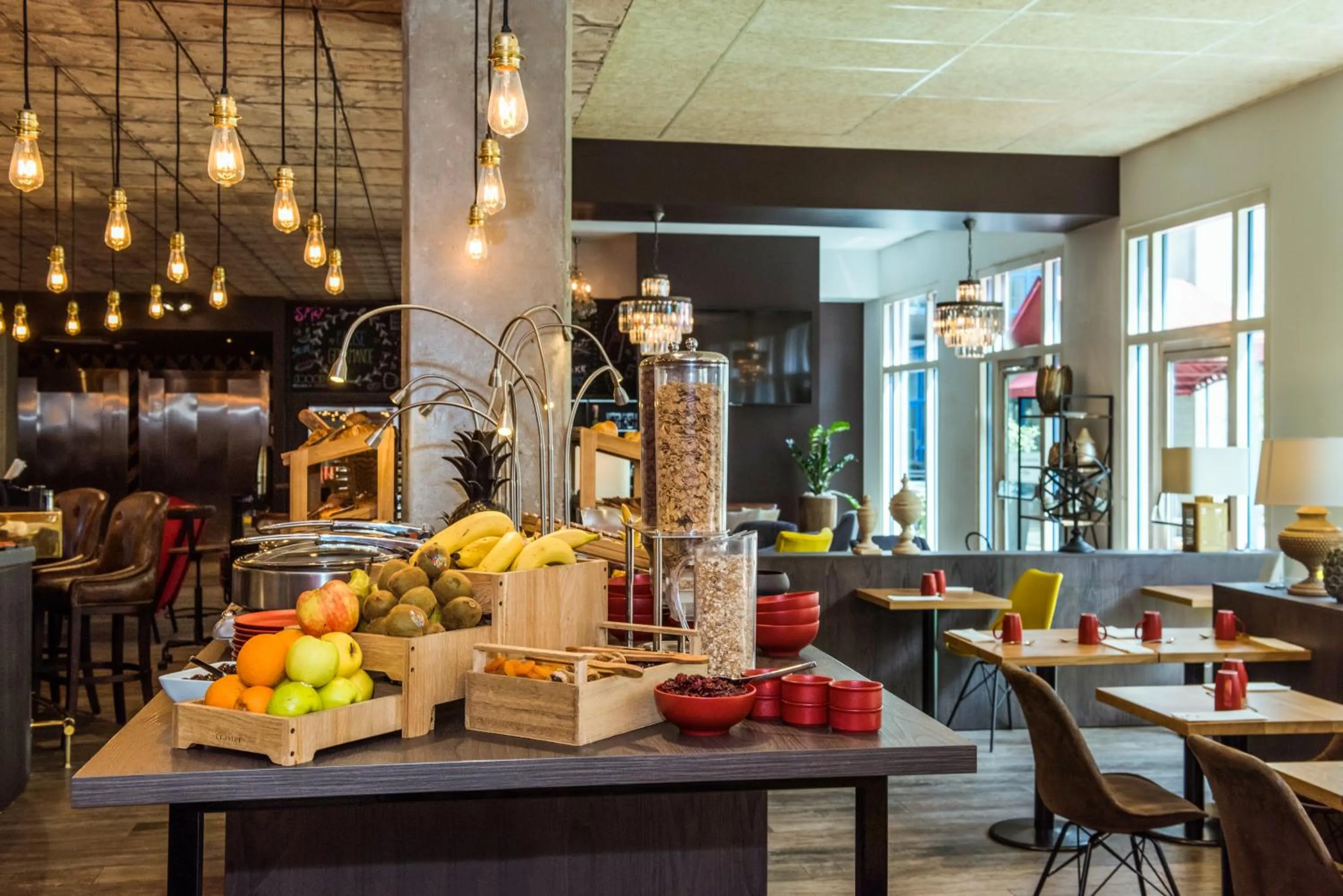 Restaurant/places to eat in Mercure Paris Porte de Pantin