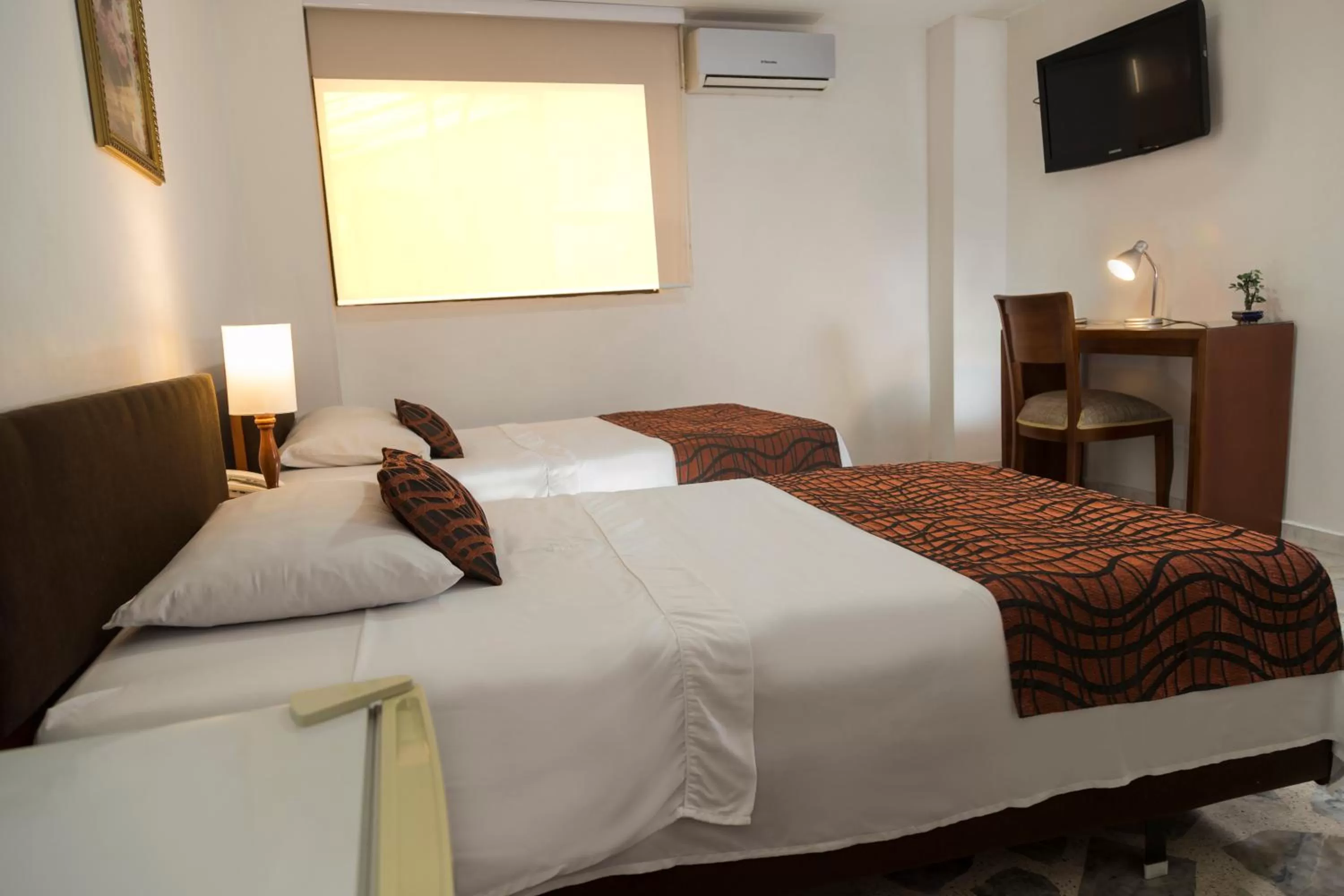 Photo of the whole room, Bed in Hotel Flamingo Cali