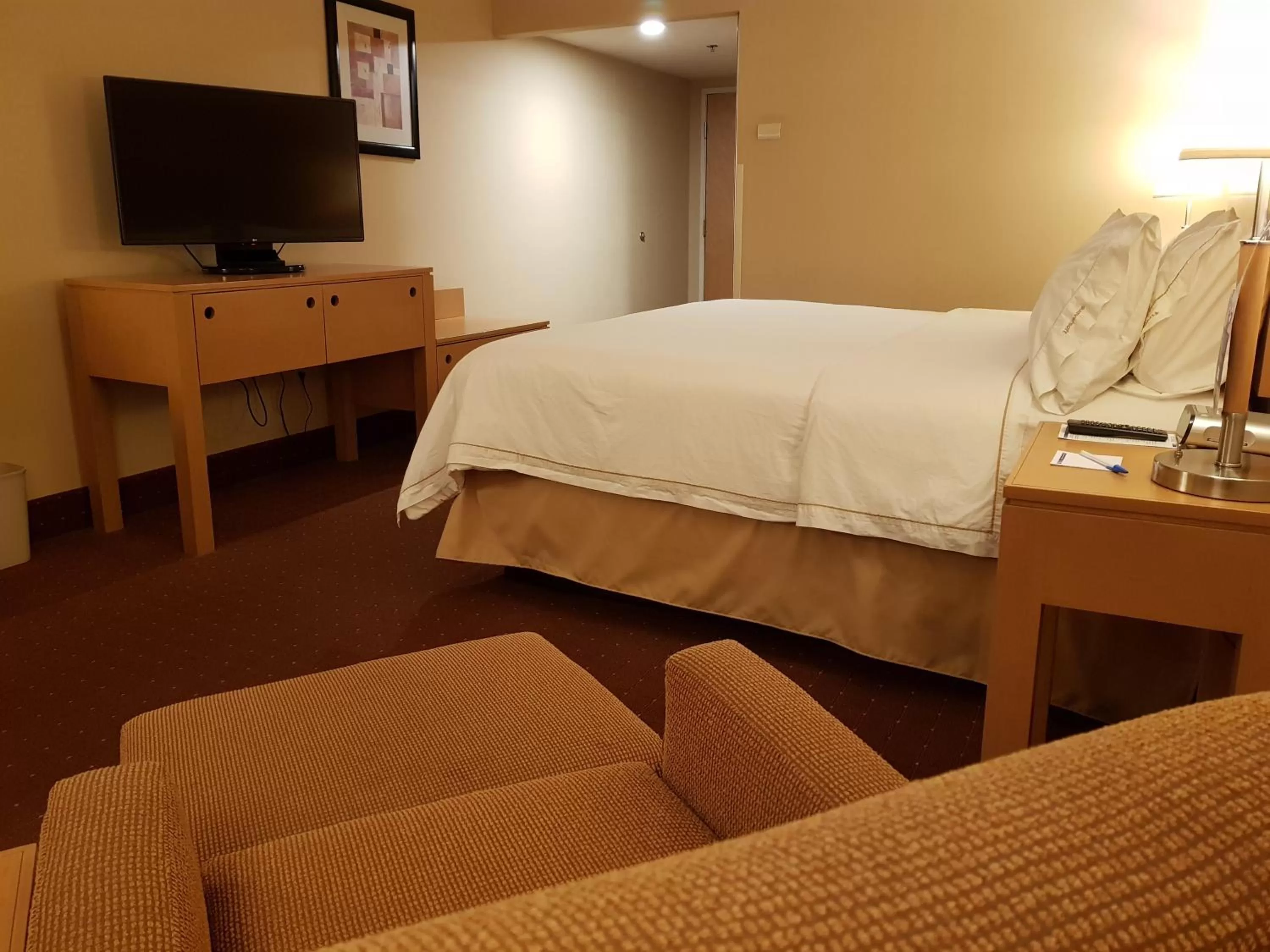 Bed in Holiday Inn Express Saltillo Zona Aeropuerto by IHG