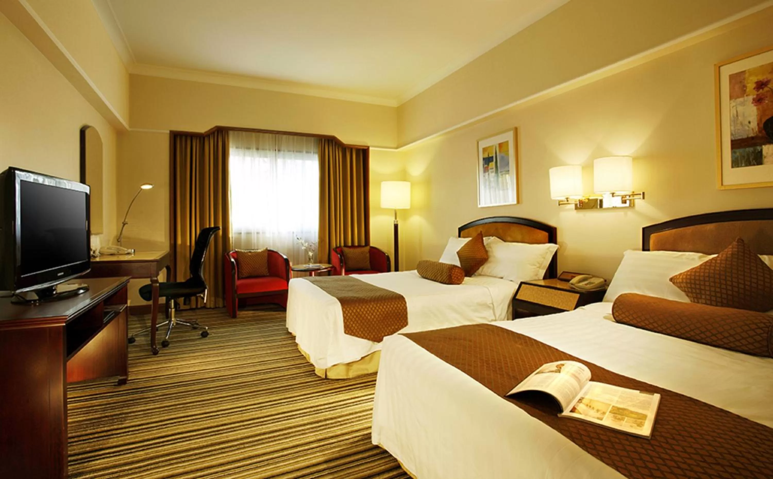 Photo of the whole room, Bed in Metropark Lido Hotel Beijing