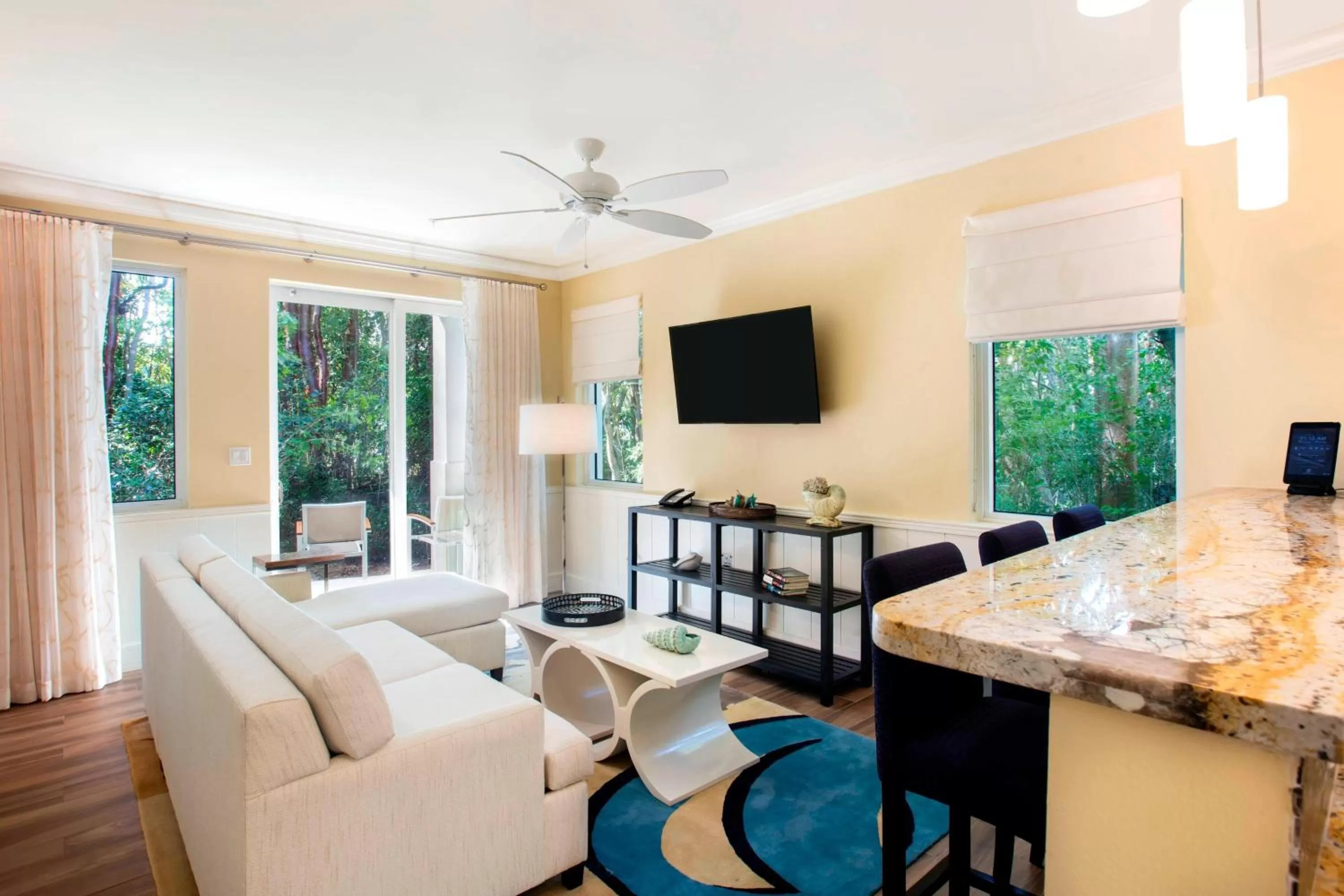 Living room in Playa Largo Resort & Spa, Autograph Collection