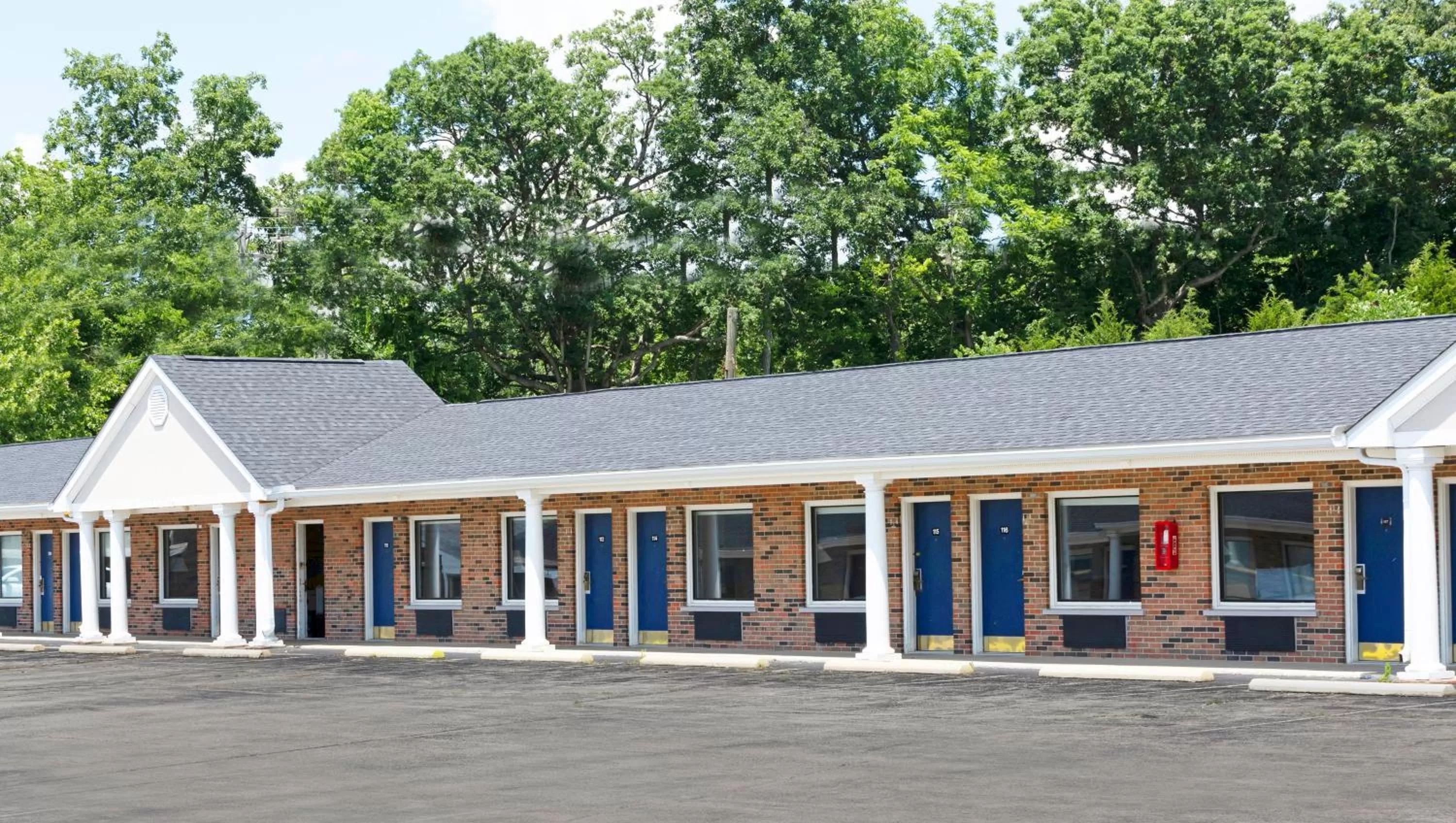 Property building in Sunrise Inn Williamstown