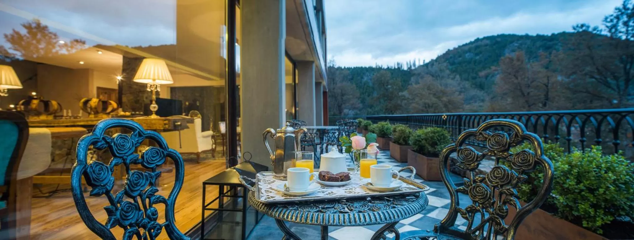 Property building in Paraíso Casa de Montaña