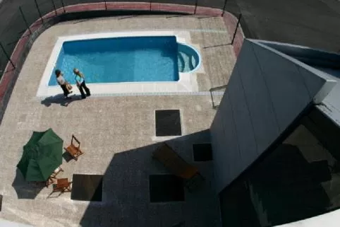 Pool view in Puerta de Santillana