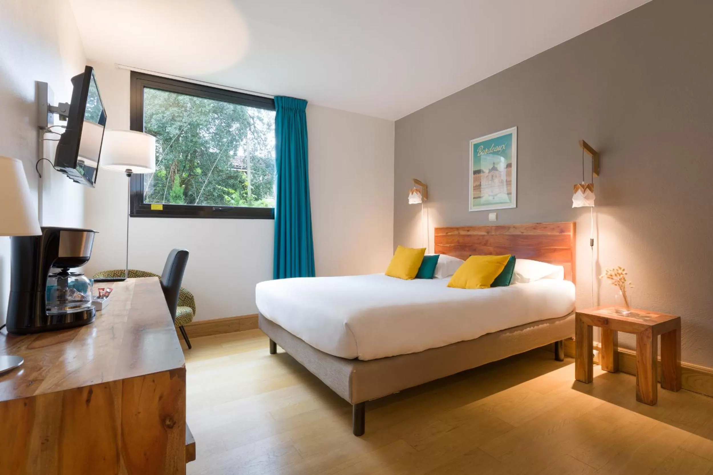 Bed in Victoria Garden Bordeaux Centre