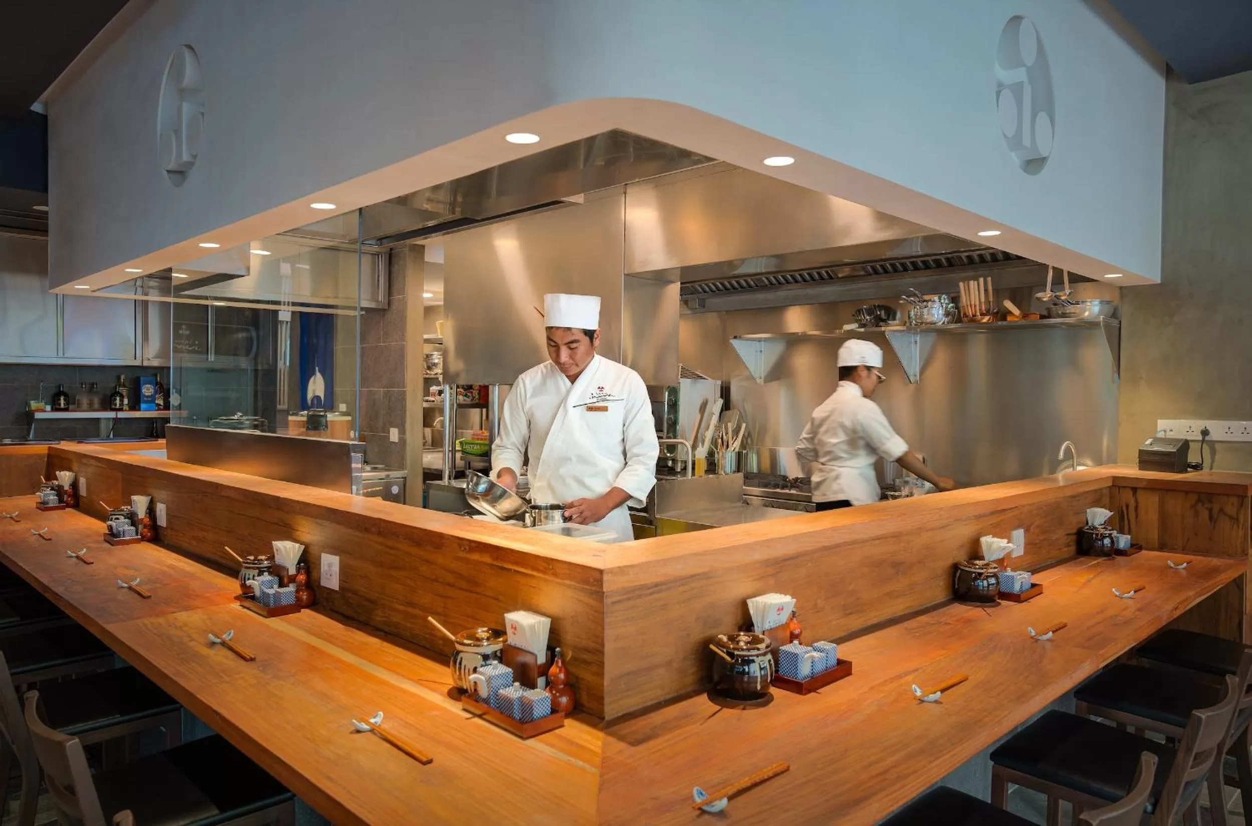 Restaurant/places to eat in The Aviary Hotel