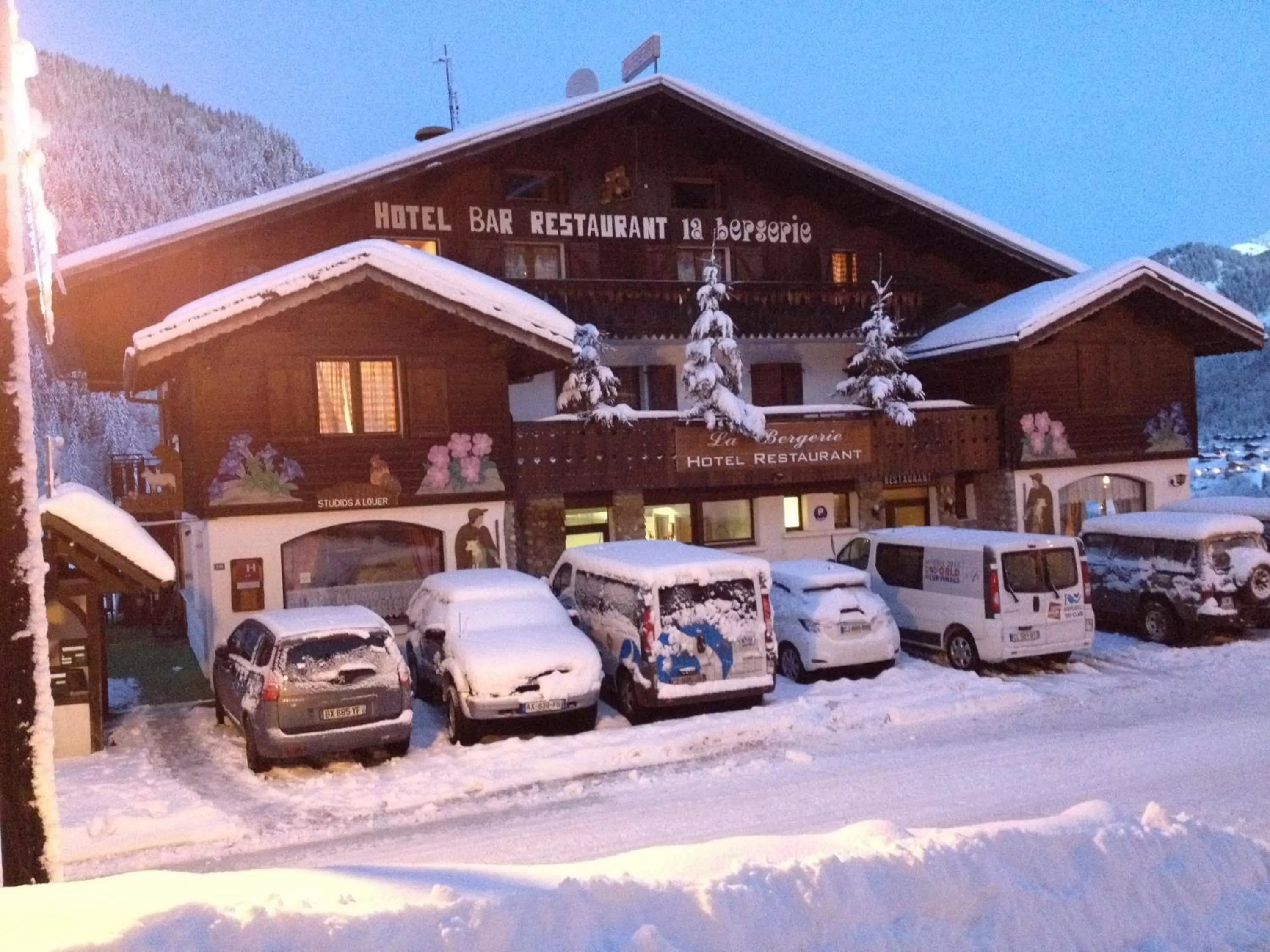 Facade/entrance, Winter in Hotel Bergerie Chatel