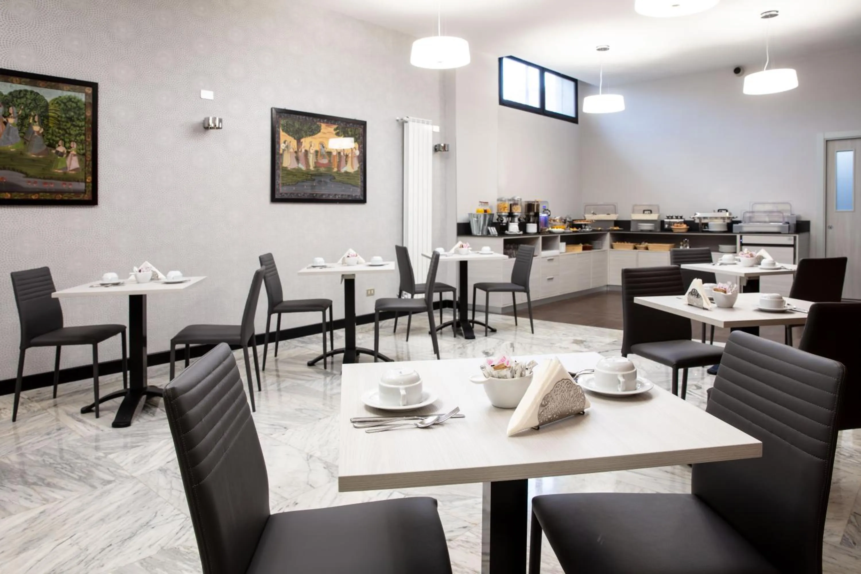 Restaurant/places to eat in Hotel Esperia