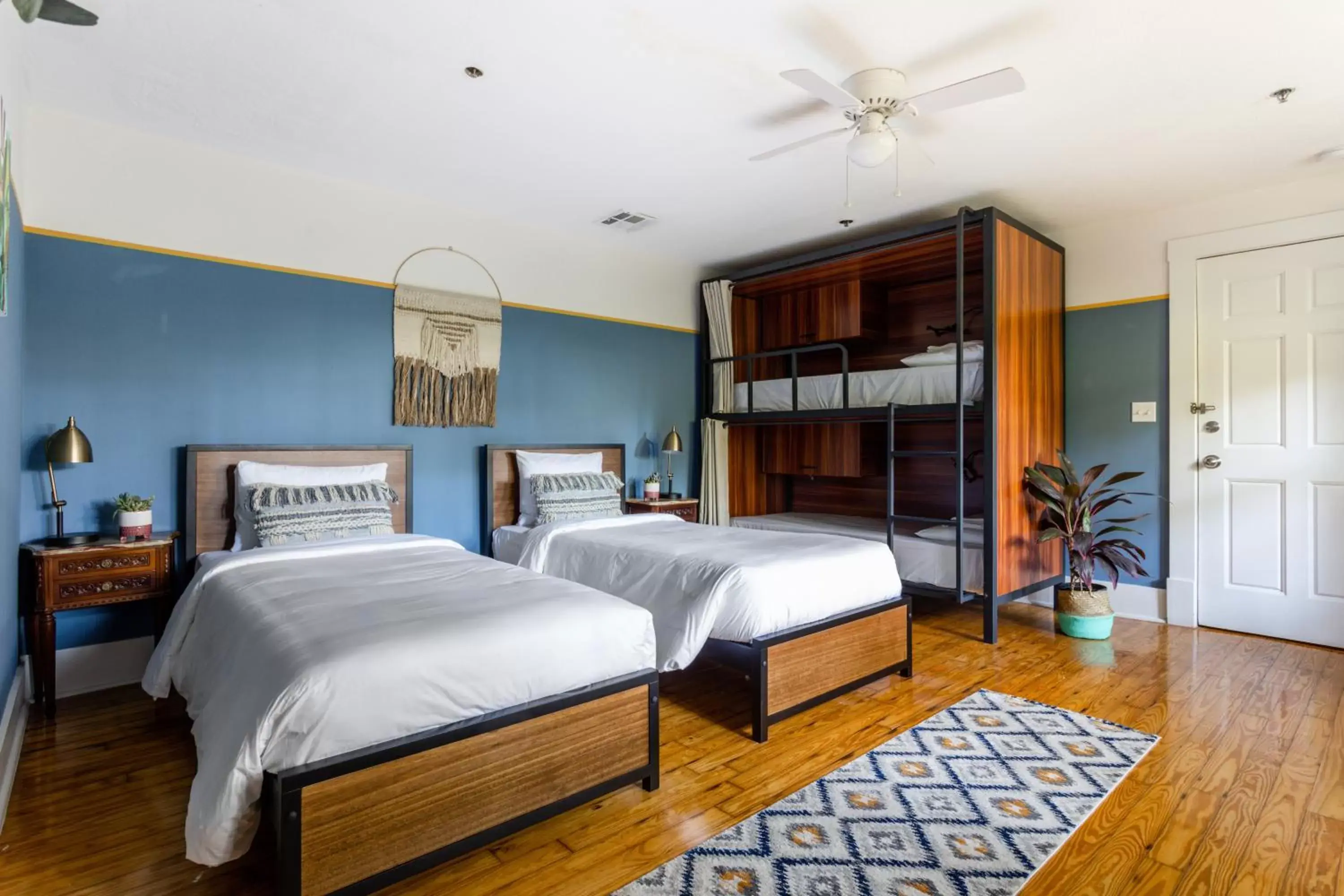 Family Room in Miami River Inn by Renzzi Family Room in Miami River Inn by Renzzi