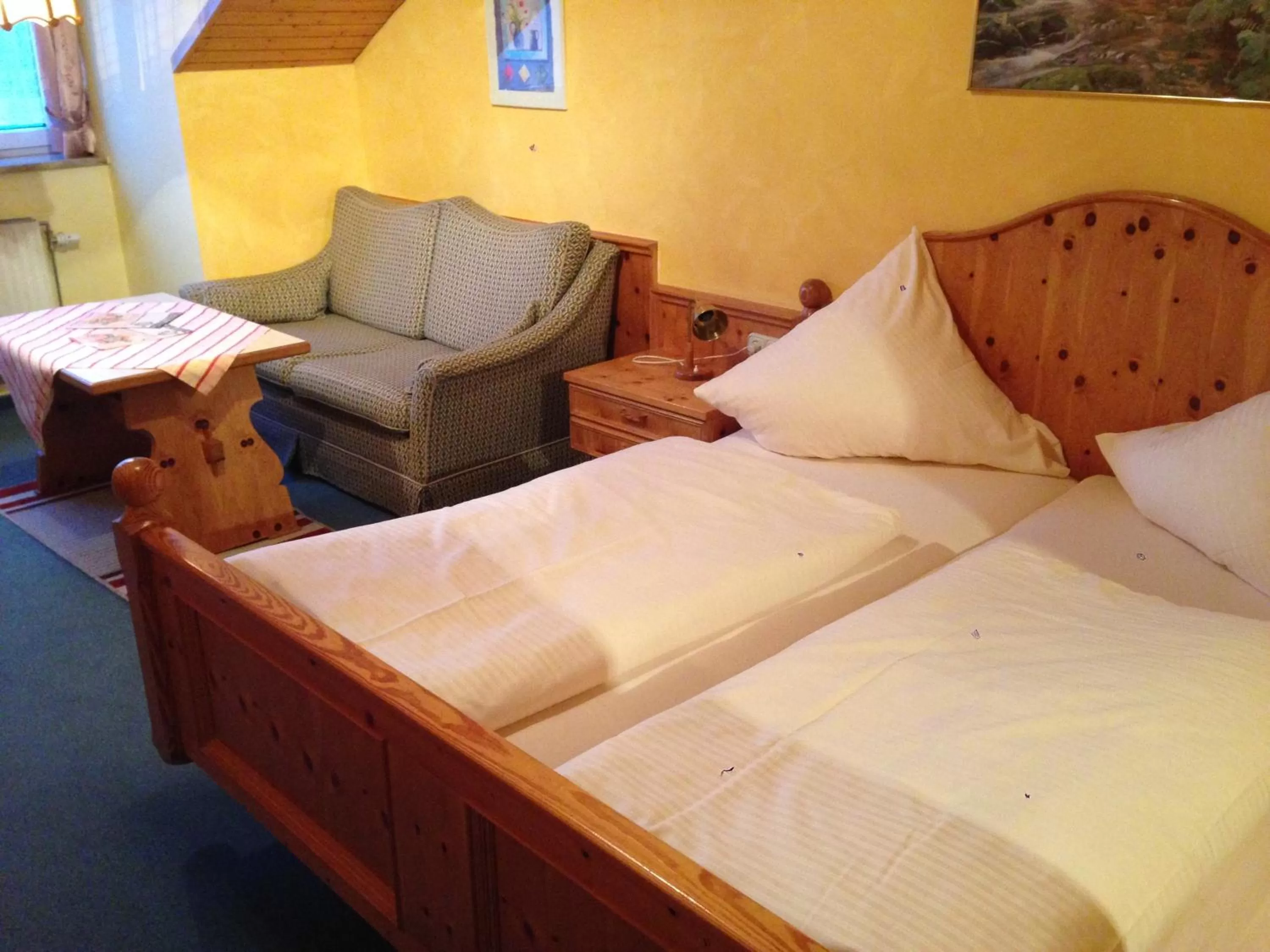 Seating area, Bed in Beim Haxenwirt